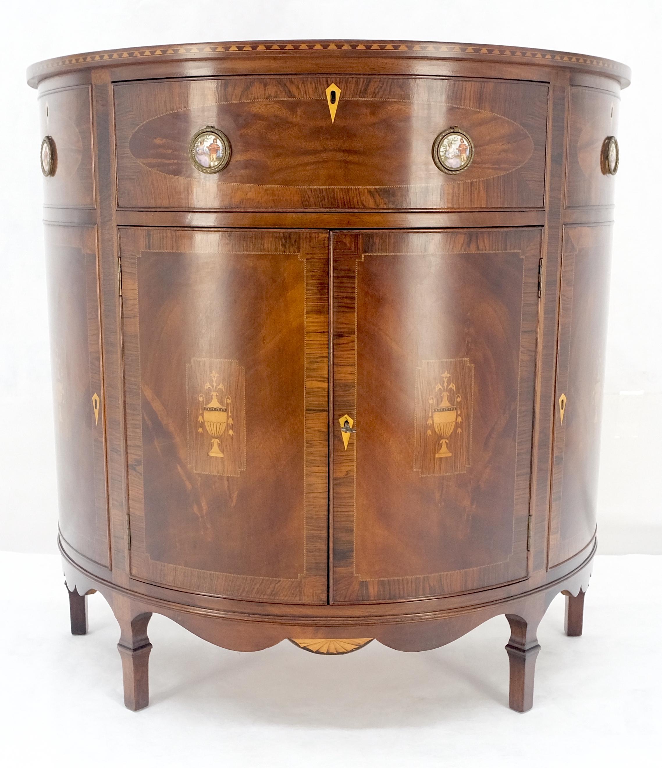 Demilune très belle console de service avec poignées en forme de plaque en porcelaine en vente 6