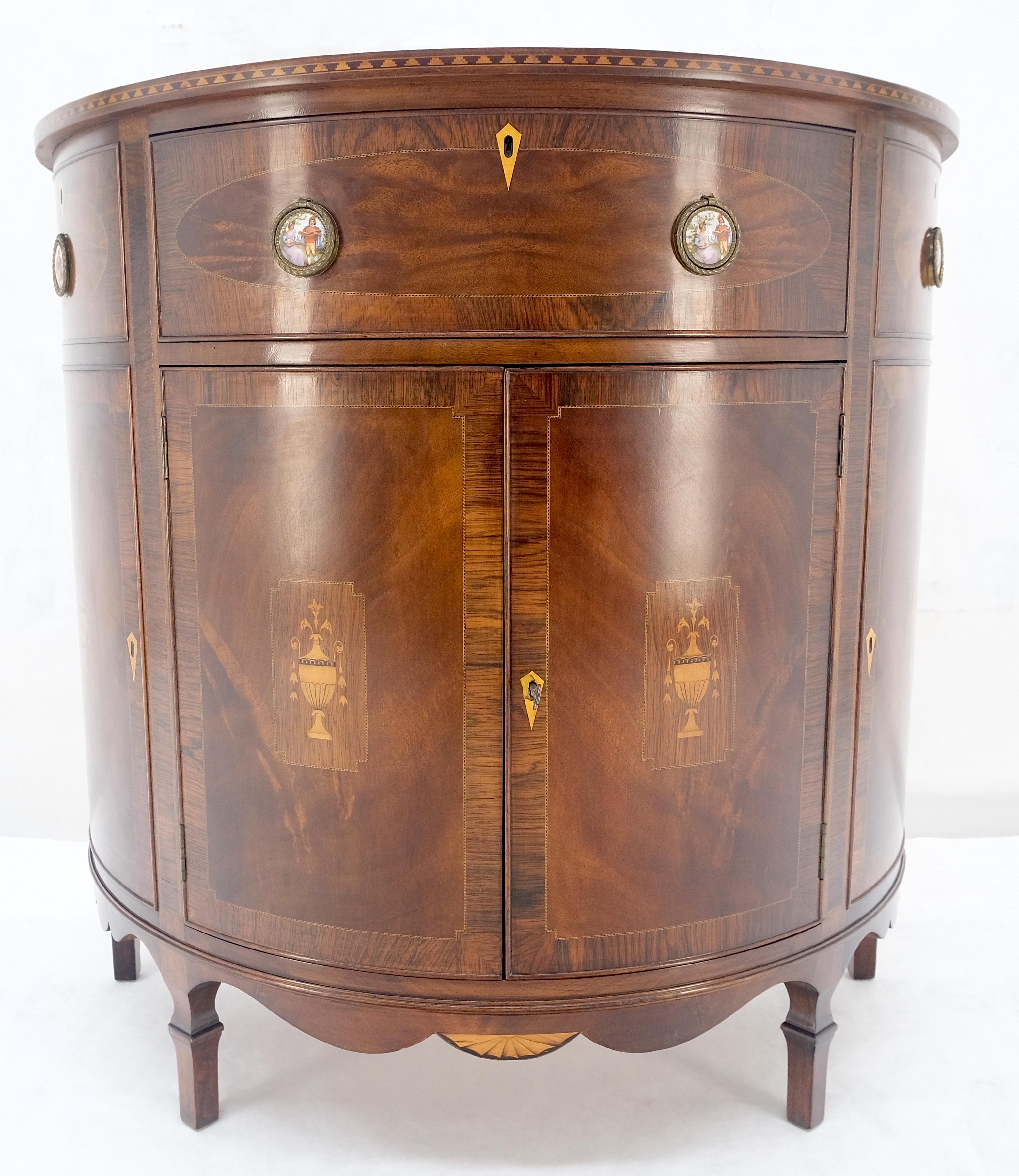 Américain Demilune très belle console de service avec poignées en forme de plaque en porcelaine en vente