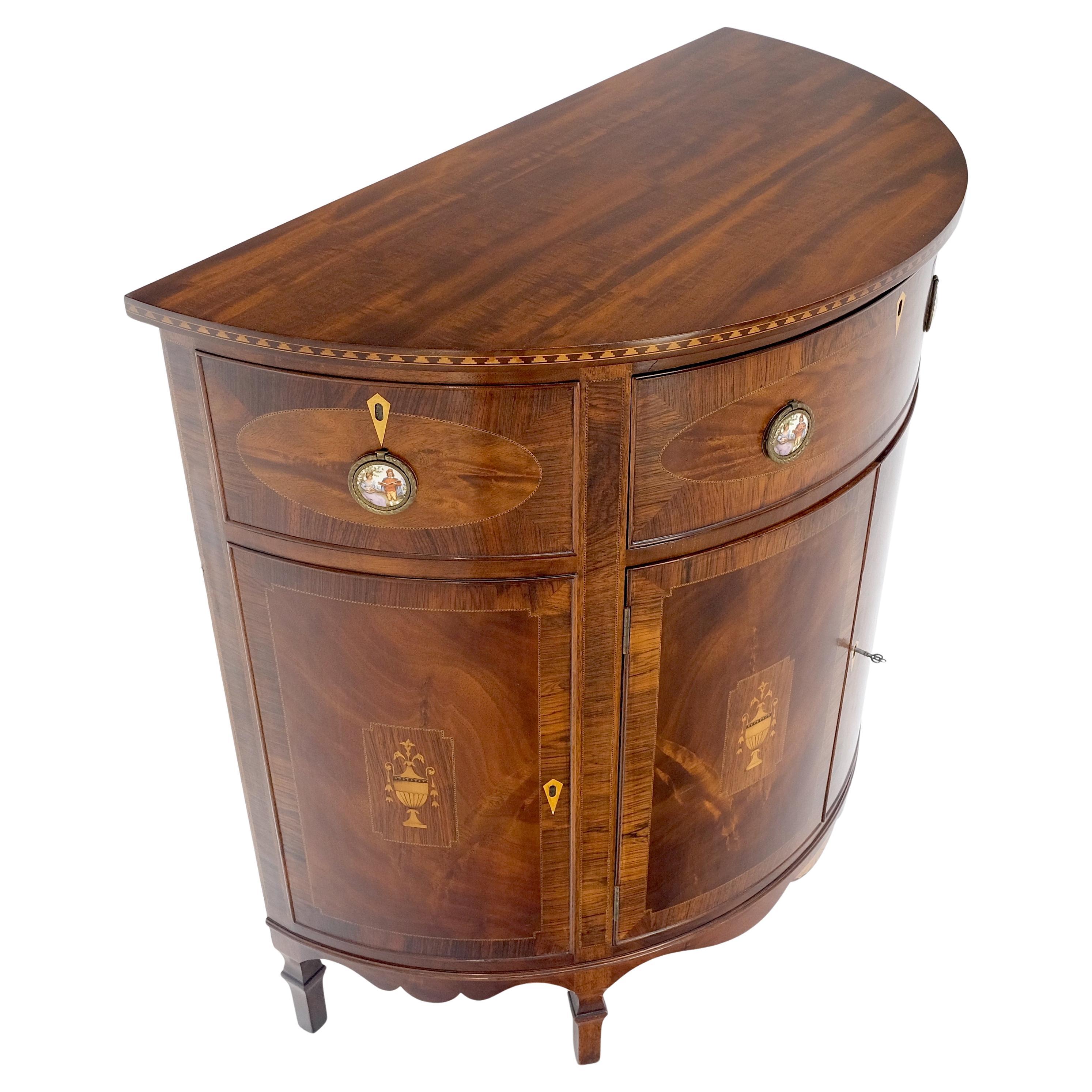 Demilune très belle console de service avec poignées en forme de plaque en porcelaine en vente