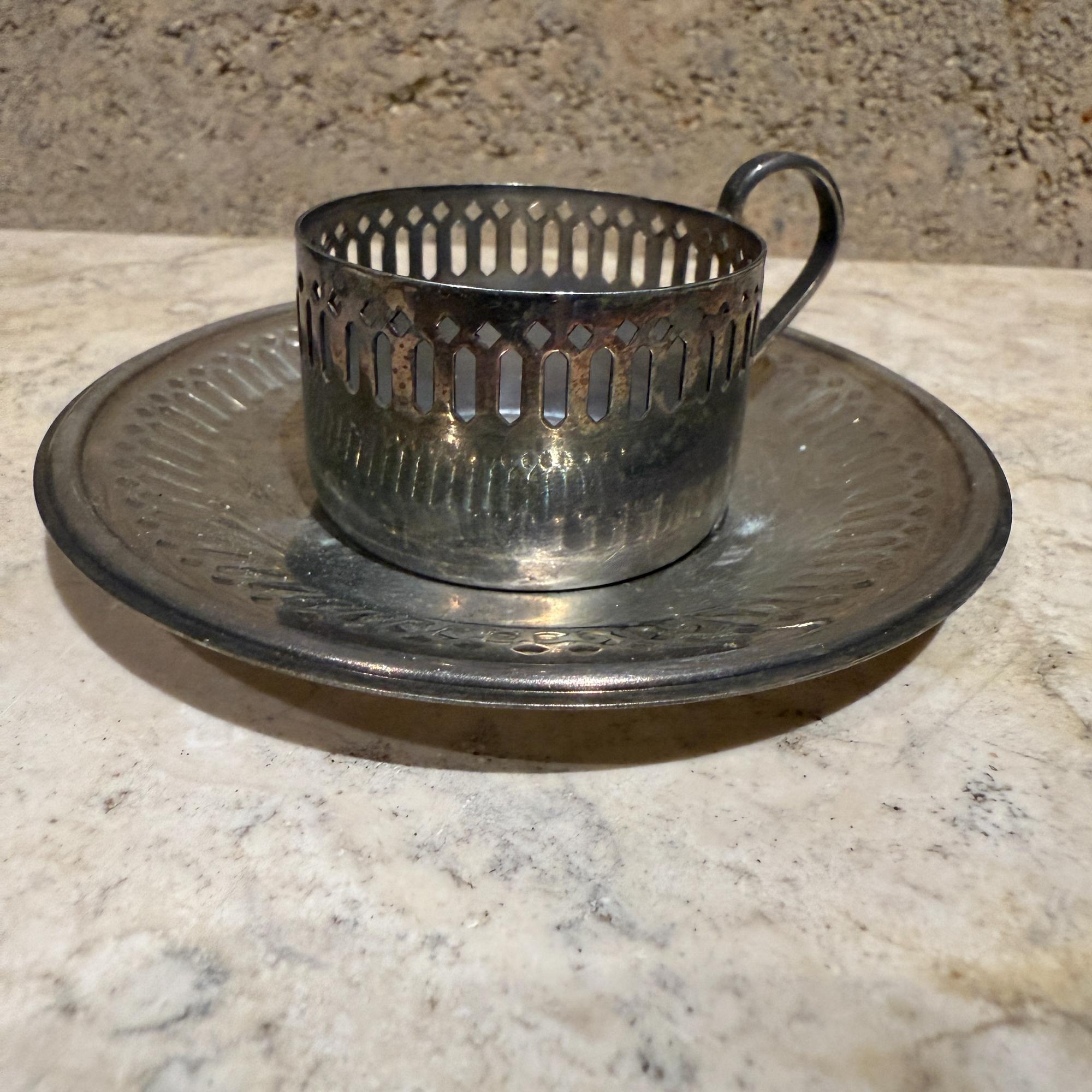 Para tu consideración, un juego de servicio de café o té Incluye 6 platos y 6 portavasos. Plata estampada 