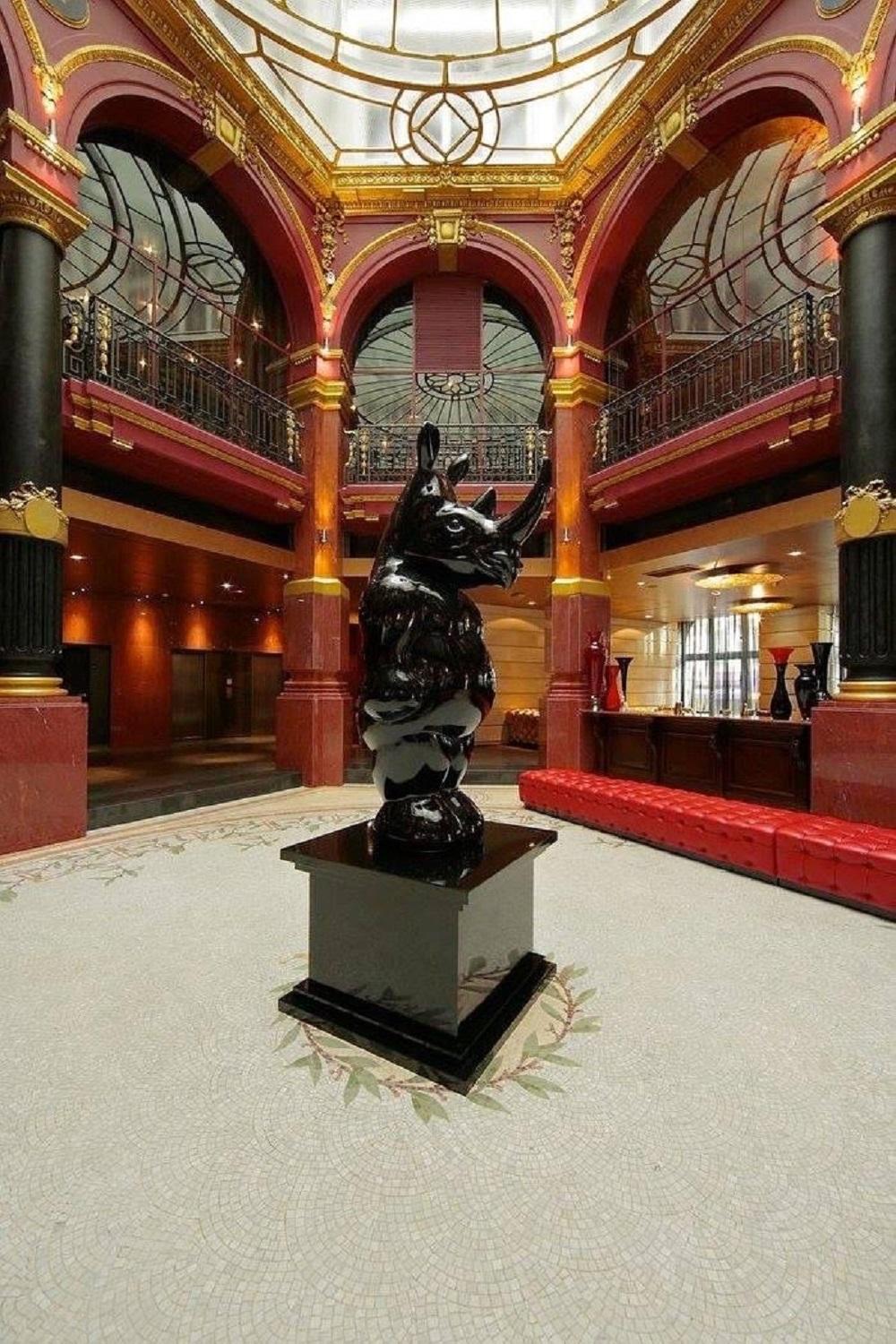 Sculpture contemporaine de l'artiste espagnol Demo Big Rhino 2023 en vente 2