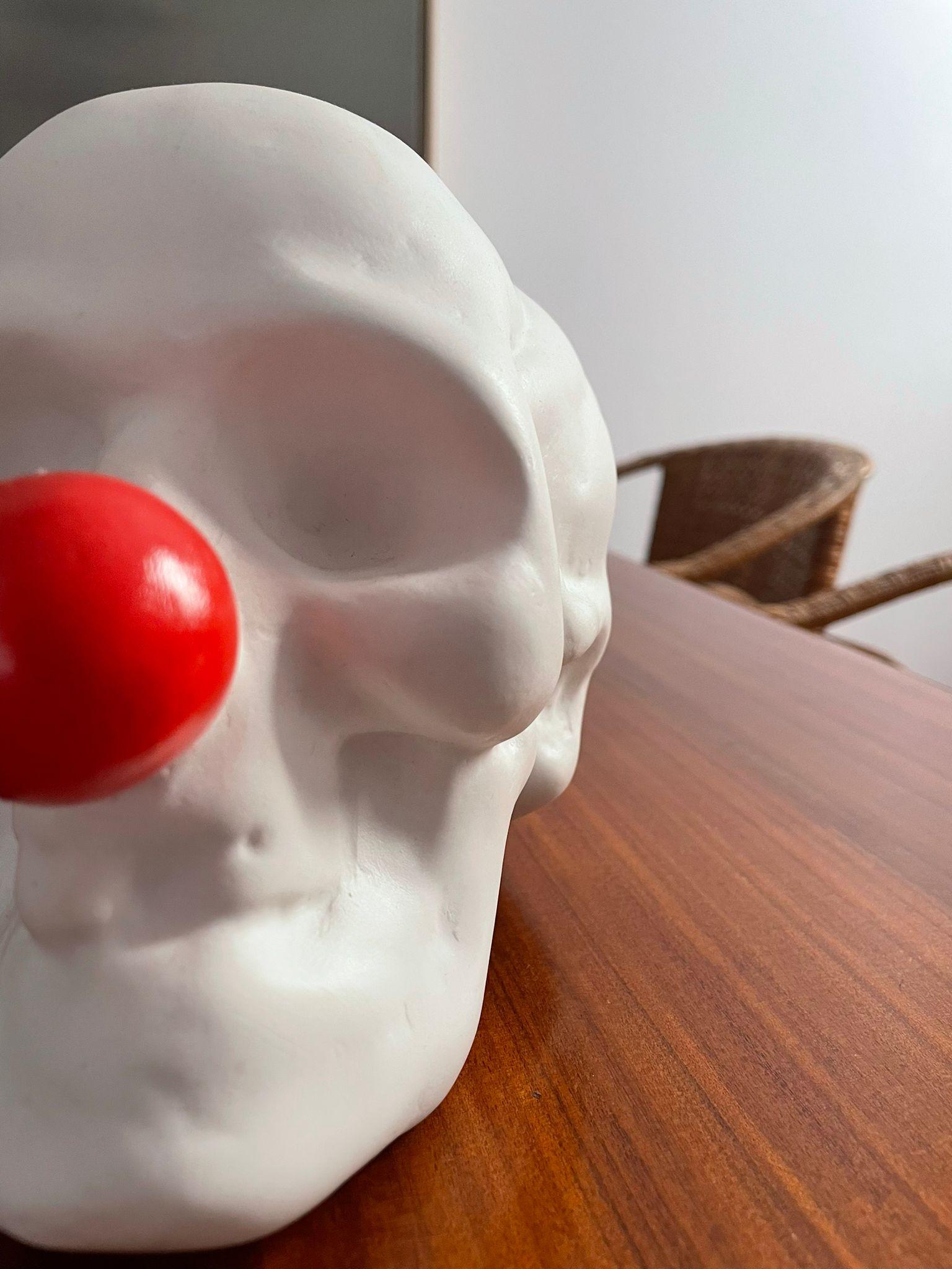 CONTEMPORARY-Kunstwerk, Skulptur mit Clown- Totenkopf von Demo 2022 im Angebot 4