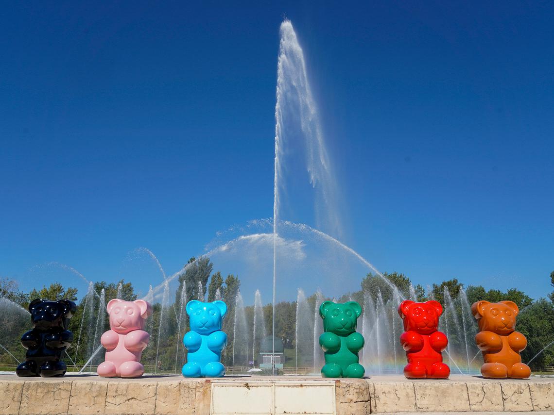 Contemporary Spanish Artist, Pop Art Sculpture Big Gummy Bear Blue by Demo 2022 For Sale 1