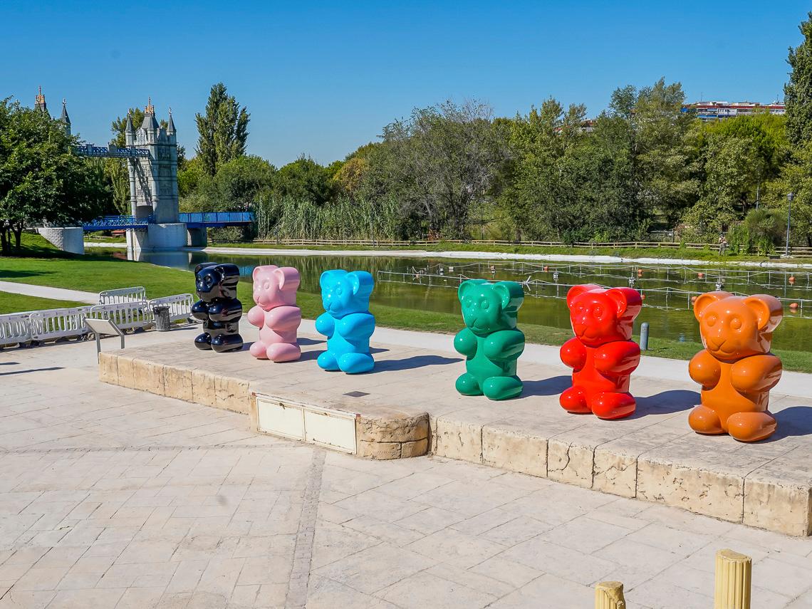 Contemporary Spanish Artist, Pop Art Sculpture Big Gummy Bear Pink by Demo 2022 1