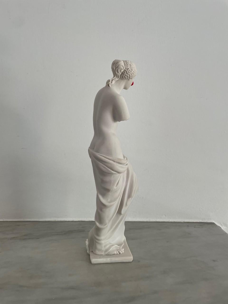 Zeitgenössischer spanischer Künstler, Skulptur „La Venus“ von Demo 2022 im Angebot 1