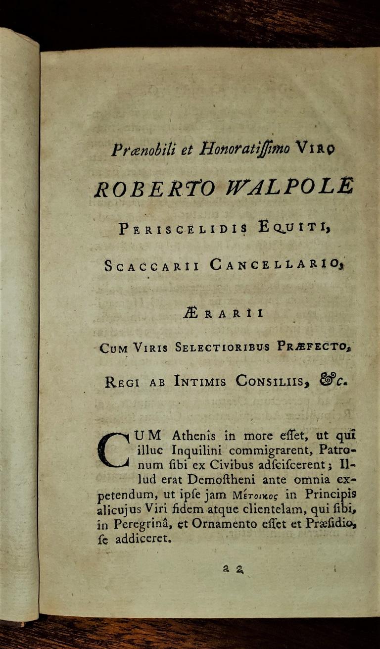 Voici un livre ancien fabuleusement rare de 1791, à savoir, Demosthenis Selecta Orationes par Richard Mounteney 1791 7ème édition.

Dos en cuir en très bon état. Cuir et couverture cartonnée.

Titre : Demosthenis Selectae Orationes Ad Codices