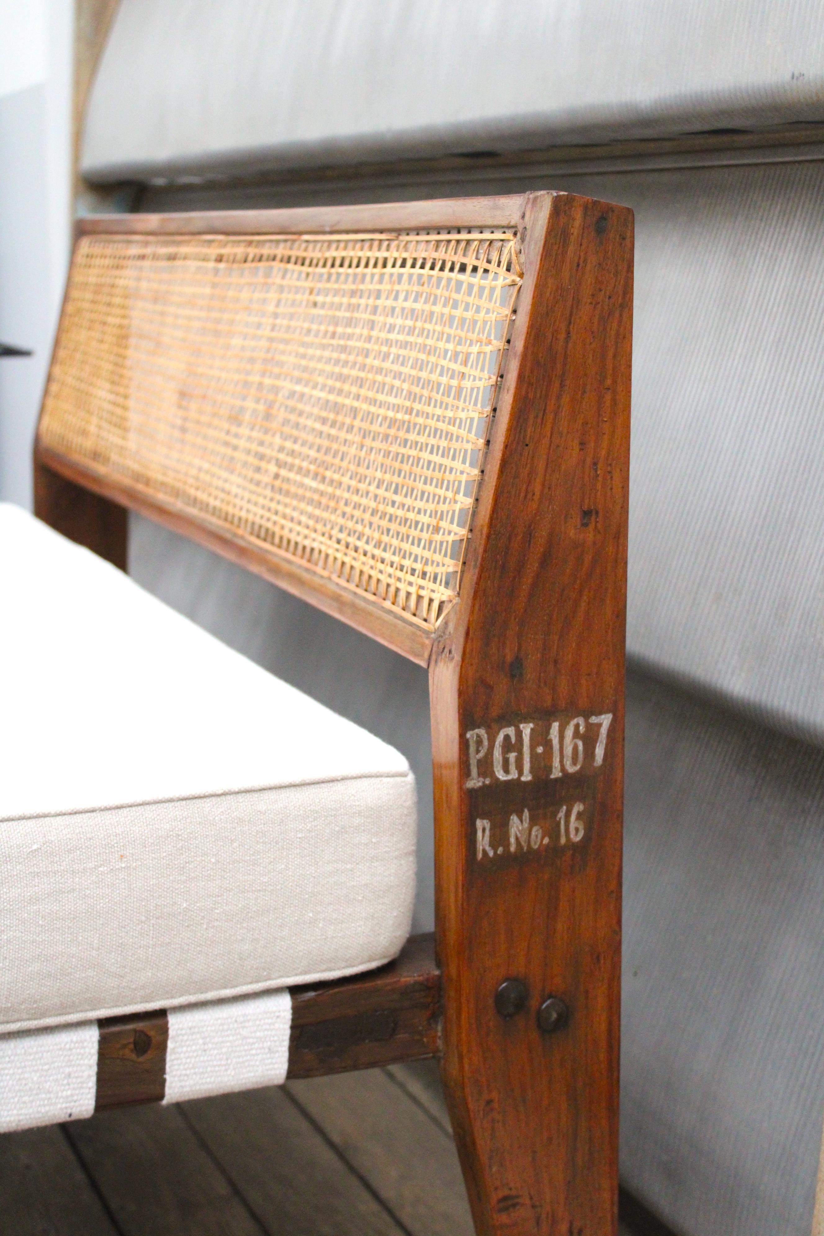 Demountable Day Bed by Pierre Jeanneret In Good Condition For Sale In PARIS, FR