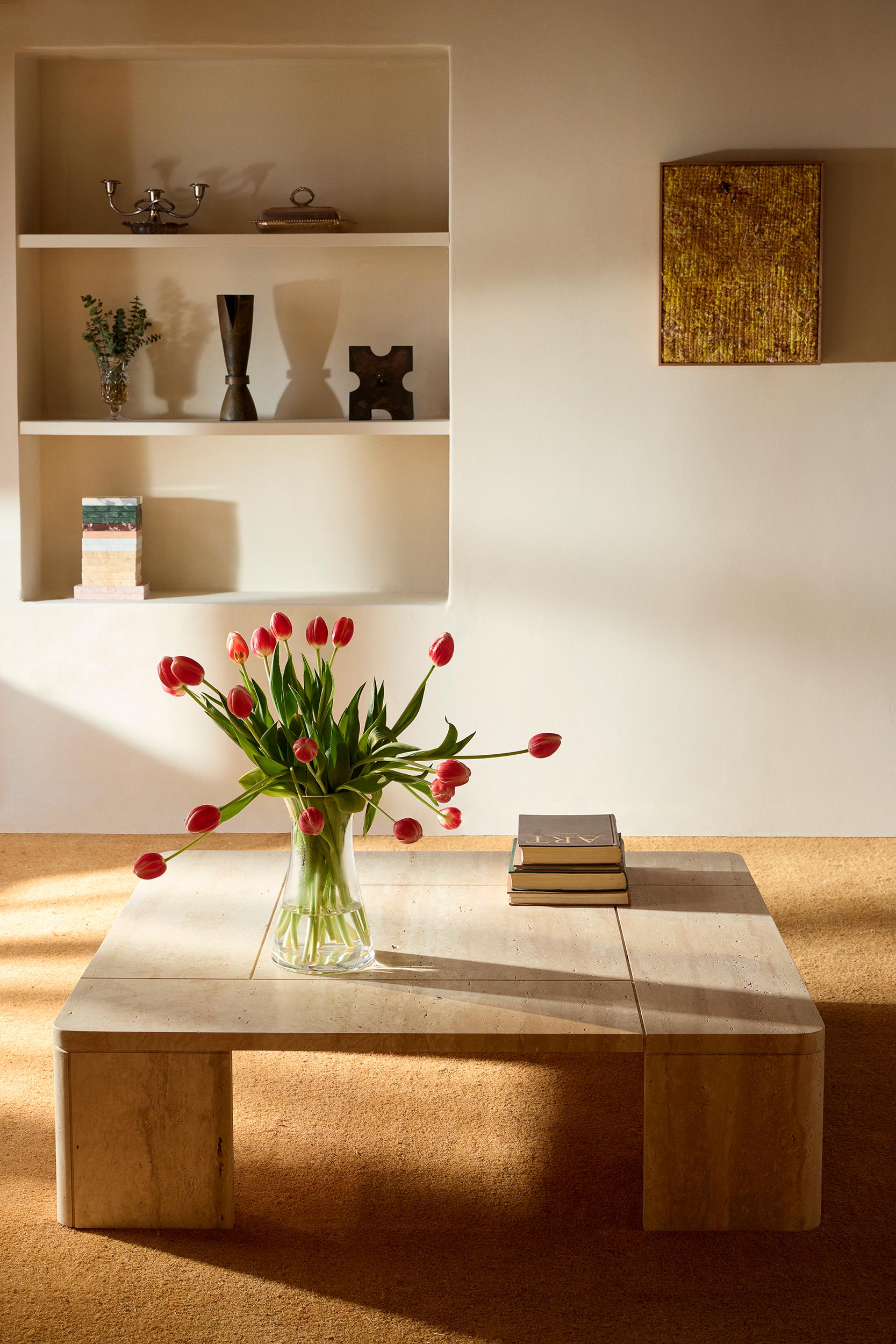 The Demure coffee table draws its inspiration from the iconic entryways of Milan, particularly the one located at Viale Vittorio Veneto 20, designed by the renowned architect Achille Luigi Ferraresi between 1952 and 1957. This coffee table embodies