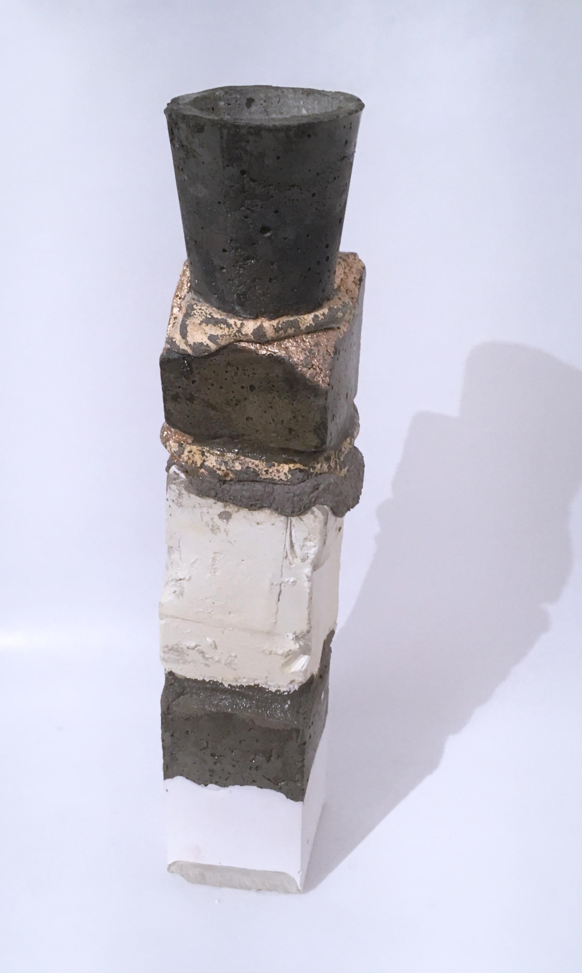 Escultura votiva en capas (gotas de oro), 2020 en venta 1