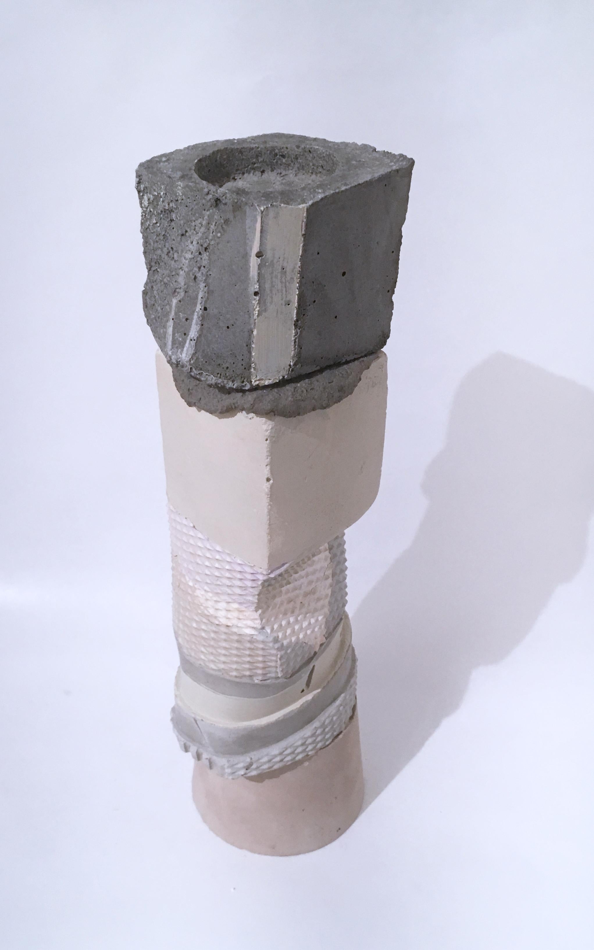 Mehrlagige Votive-Skulptur (Rosa/Grau/Weiß), 2020 (Violett), Abstract Sculpture, von Dena Paige Fischer