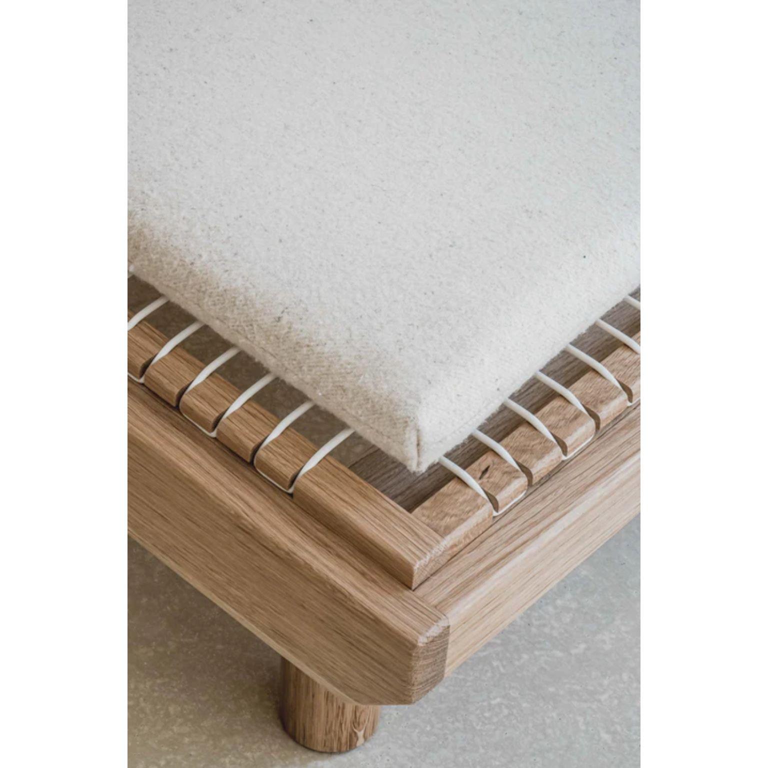 Moderno Pouf Dena in lana ecru di La Lune in vendita