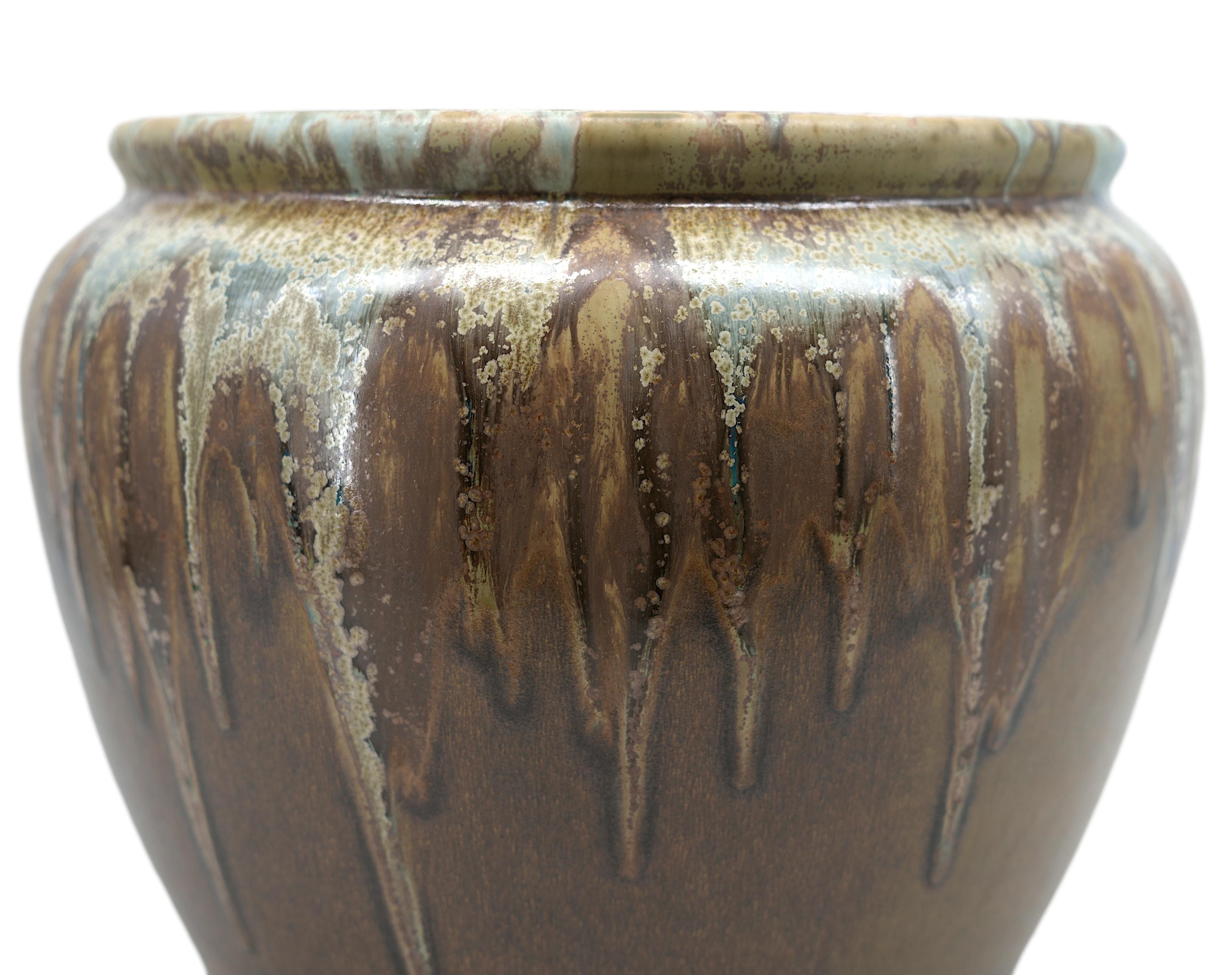 Inizio XX secolo Fioriera in gres francese Art Deco di Denbac, anni '10 del XIX secolo in vendita