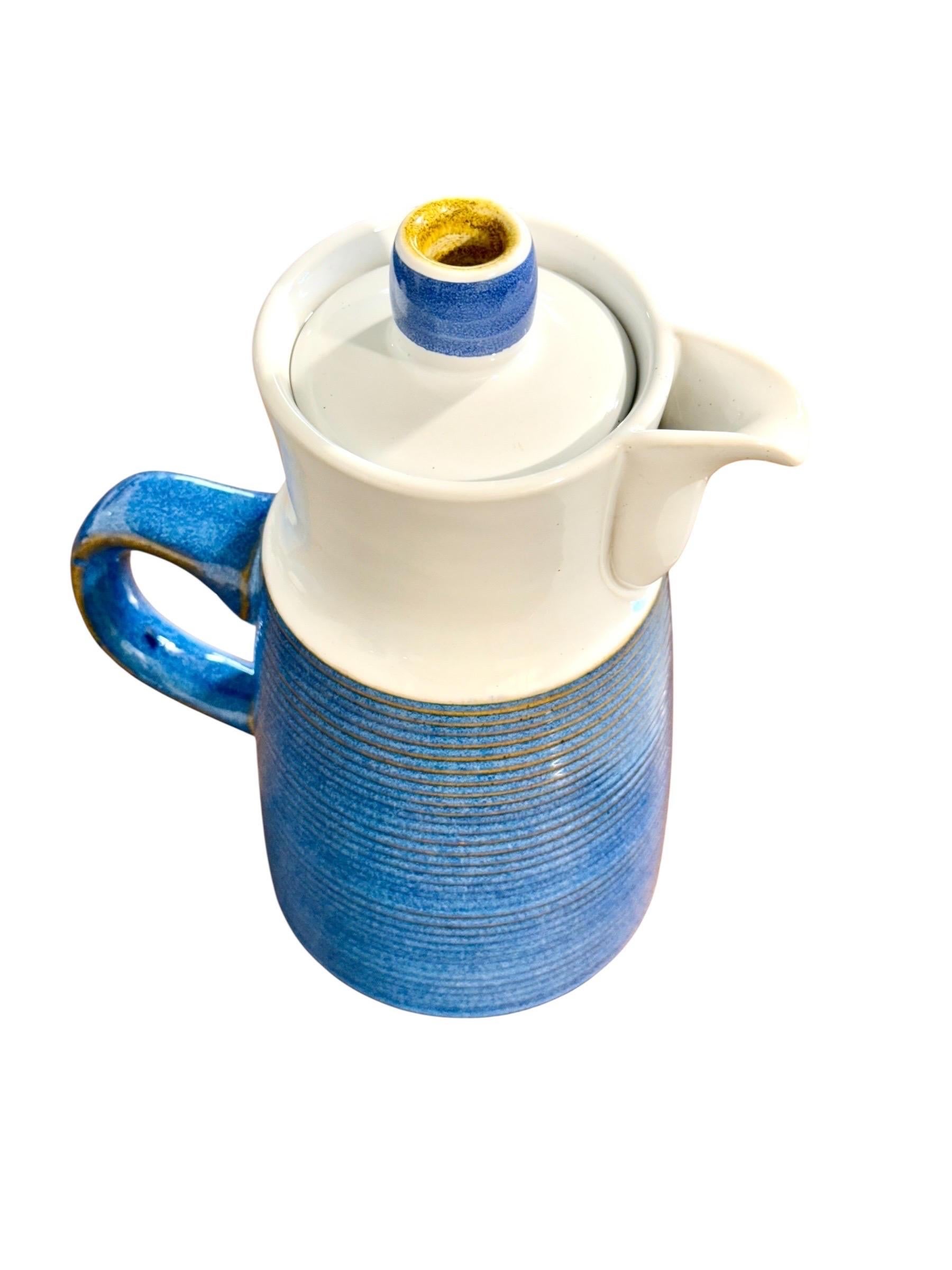 Denby England, service à café bleu et blanc, milieu du 20e siècle Bon état - En vente à LA CIOTAT, FR