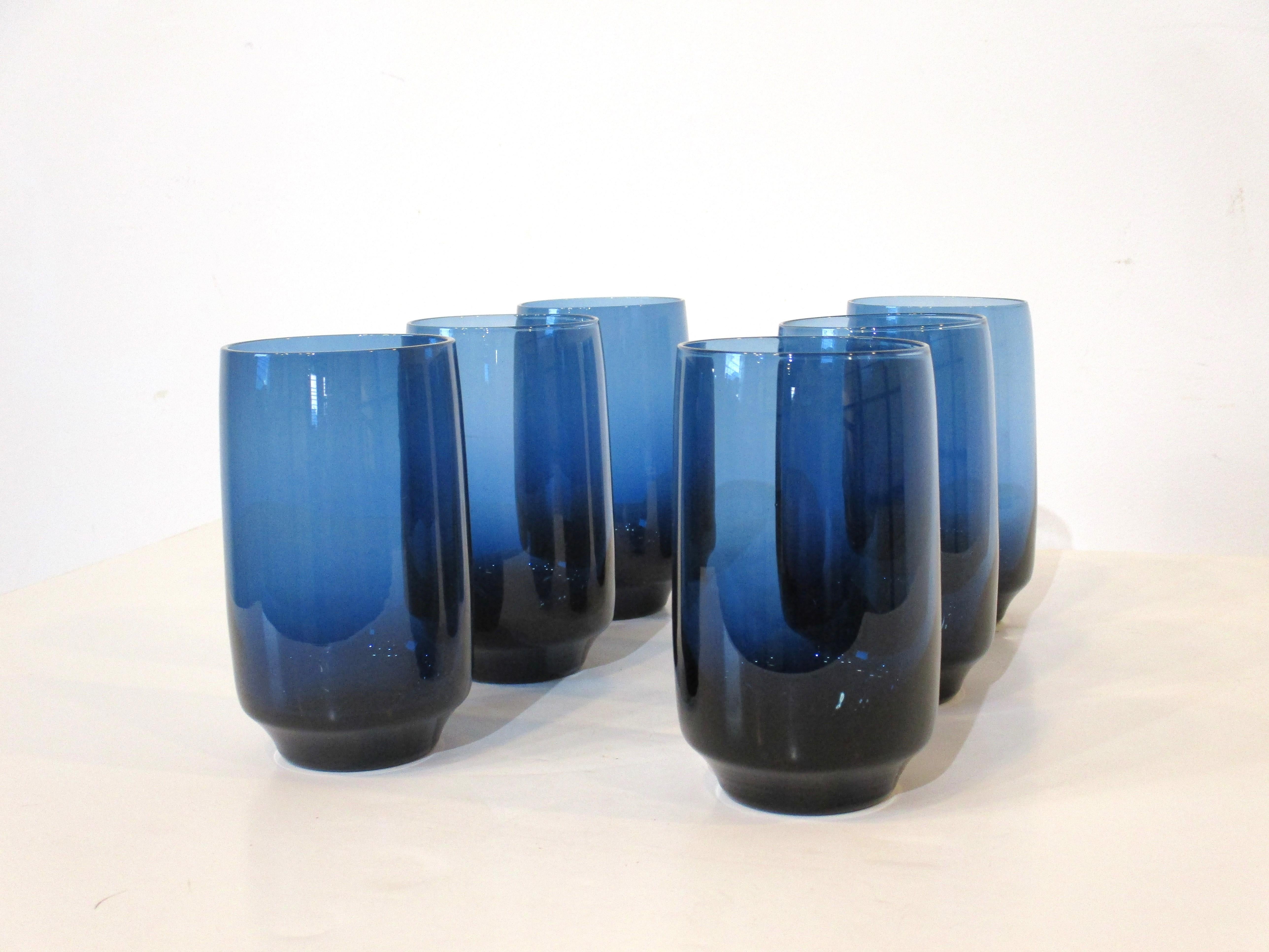 Verres à gobelets suédois Vista bleu glace par Bo Borgstrom, Denby, Milnor en vente 1
