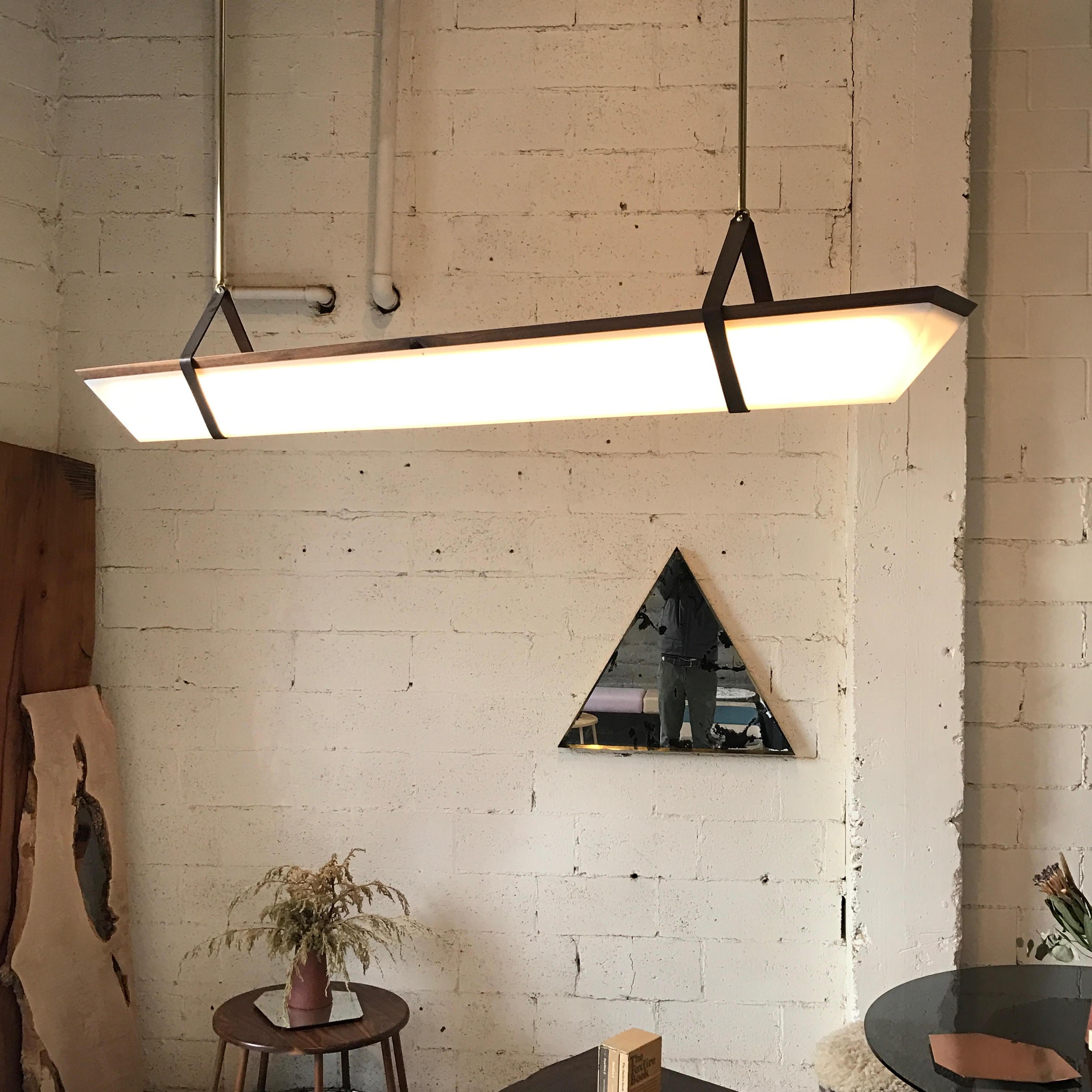 Canadien Lampe à suspension de 6 pieds en frêne blanchi à la chaux avec fixations blanches par Hinterland Design en vente