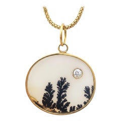 Pendentif ovale en agate dendritique, serti d'un diamant et en or 14 carats