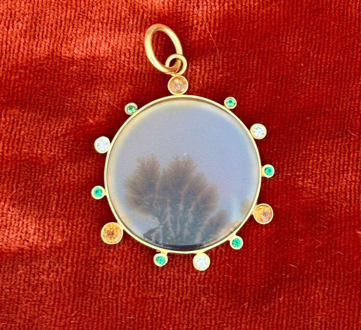 Pendentif en agate dendritique : Diamants, émeraudes, grenats mandarins et or 14k Neuf - En vente à New York, NY
