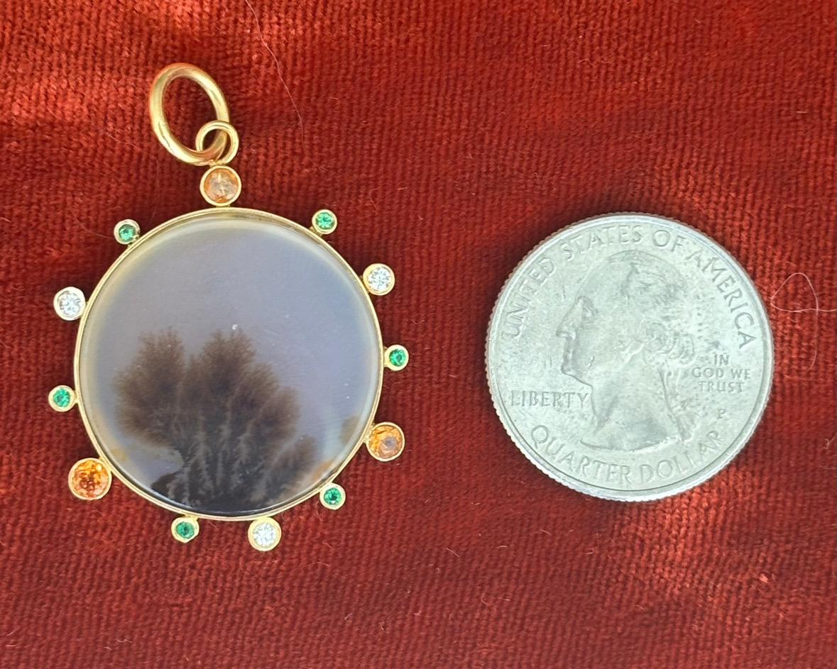 Pendentif en agate dendritique : Diamants, émeraudes, grenats mandarins et or 14k en vente 1