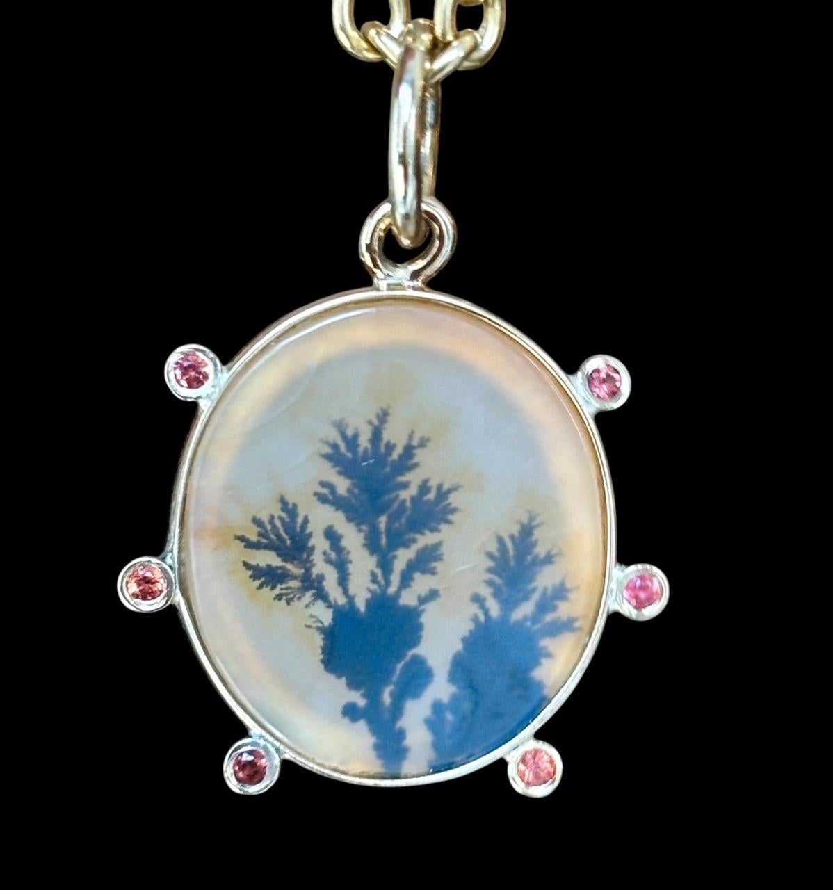 Ciondolo in AGATA DENDRITICA, con zaffiri rosa intenso e oro 14k, HALO In condizioni Nuovo in vendita a New York, NY