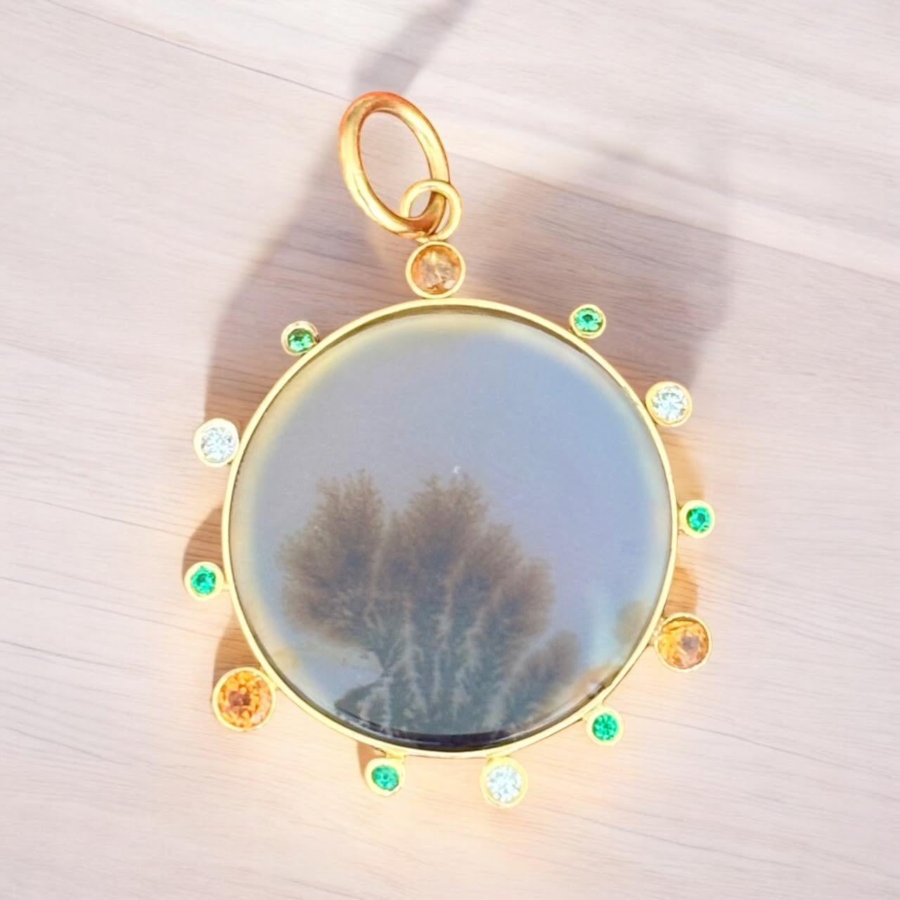 Pendentif DENDRITIC AGATE, avec diamants, émeraudes, grenats mandarins et or 14 carats Neuf - En vente à New York, NY