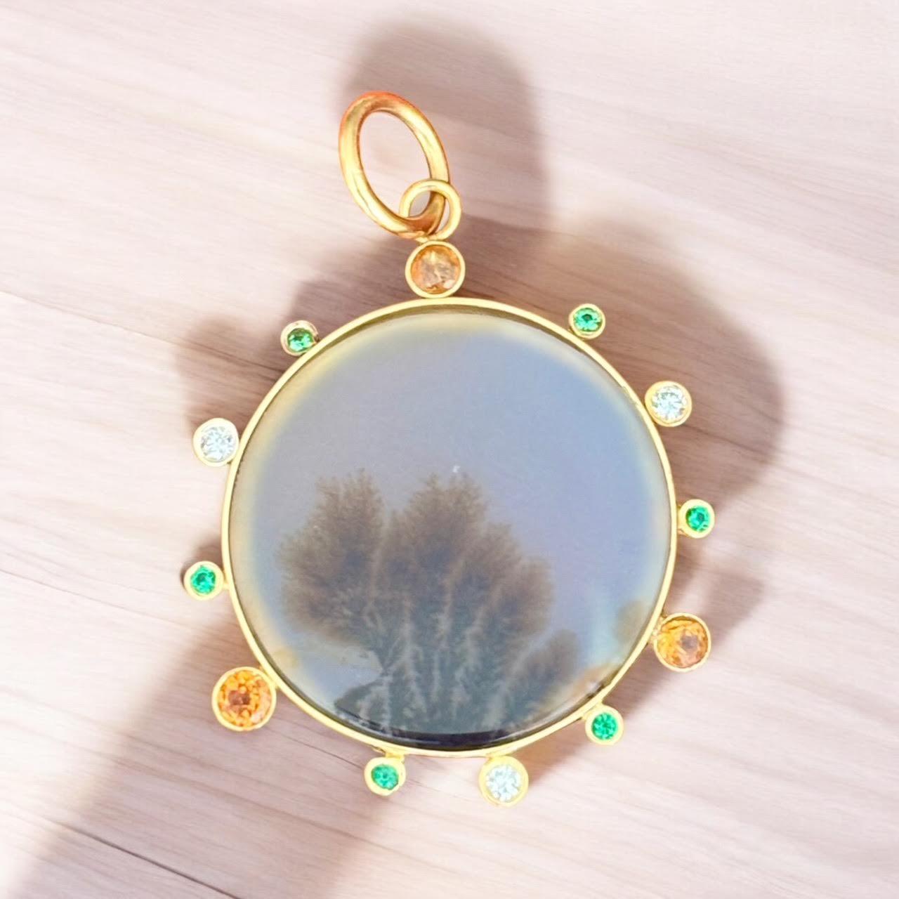 Pendentif DENDRITIC AGATE, avec diamants, émeraudes, grenats mandarins et or 14 carats en vente 1
