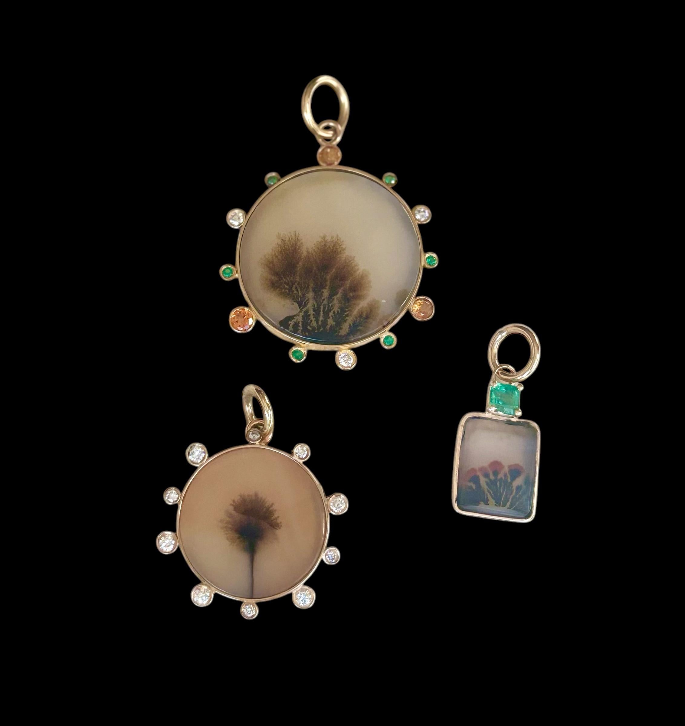 Pendentif d'agate dendritique et d'émeraude

Agate dendritique, émeraude et or 14k

L'agate dendritique est une rareté recherchée qui présente des inclusions en forme de branches. D'un seul coup d'œil, il n'est pas difficile de comprendre pourquoi