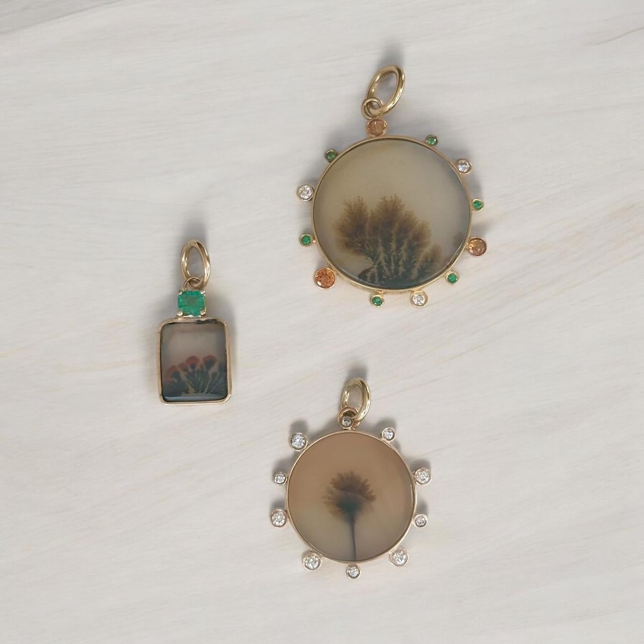 Taille mixte Pendentif DENDRItic AGATE avec émeraude et or 14 carats en vente