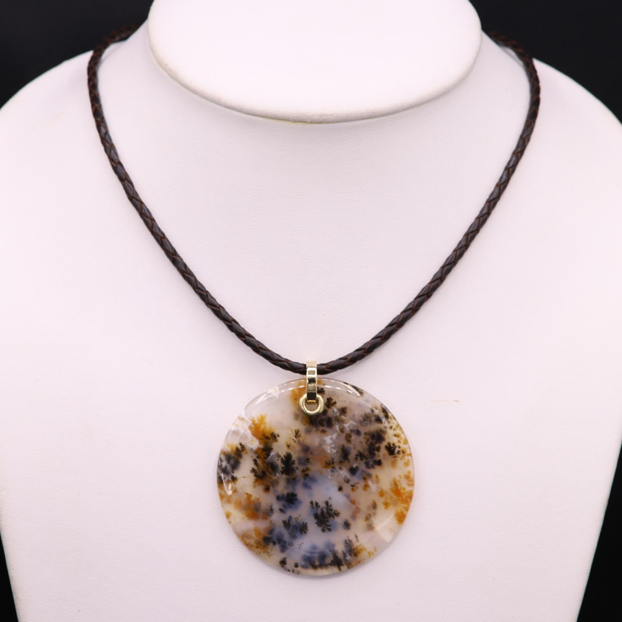 Dendritic Moss Agate Necklace Round Natural Stone 14 Karat Yellow Gold & Leather For Sale 5