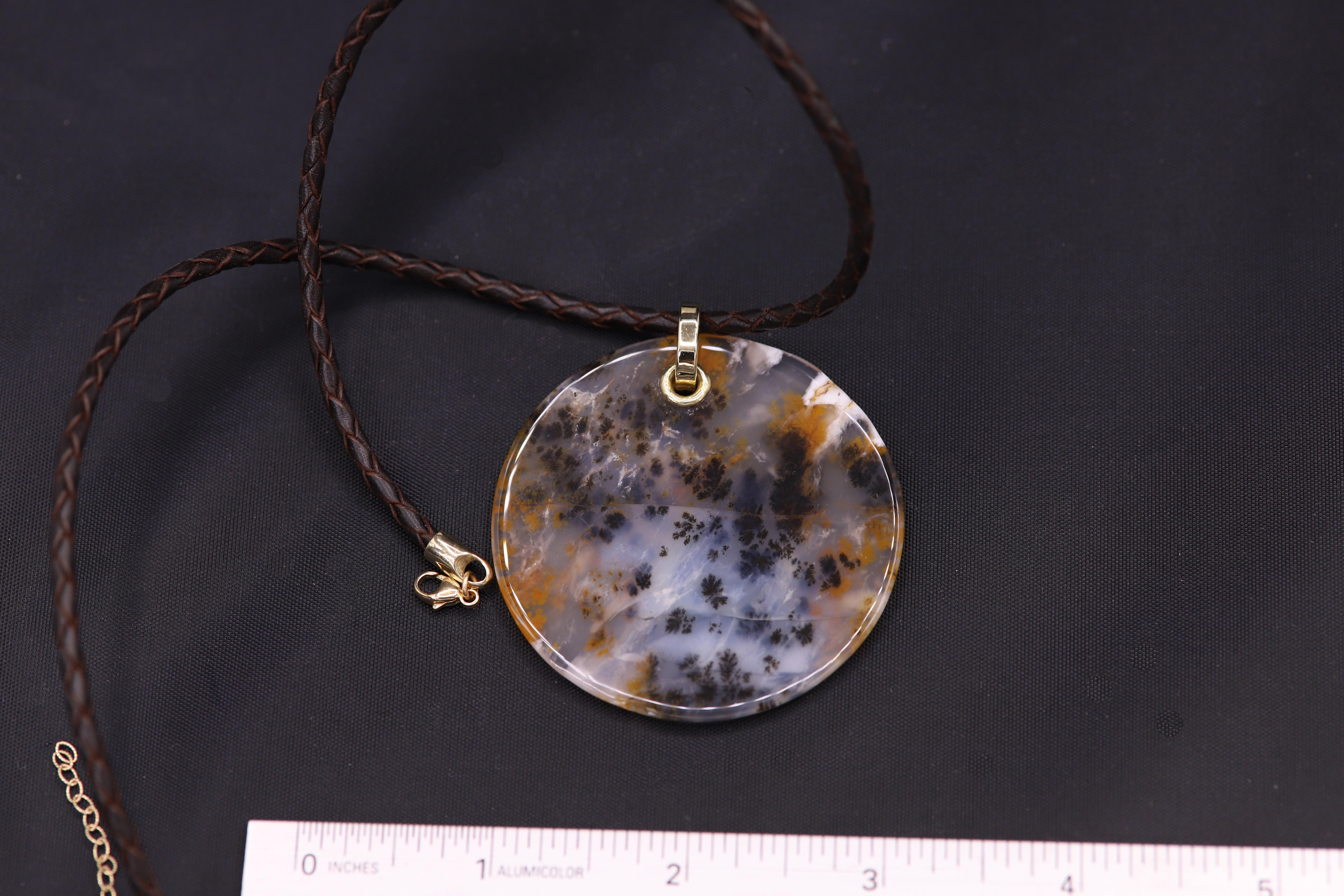 Dendritic Moss Agate Necklace Round Natural Stone 14 Karat Yellow Gold & Leather For Sale 6