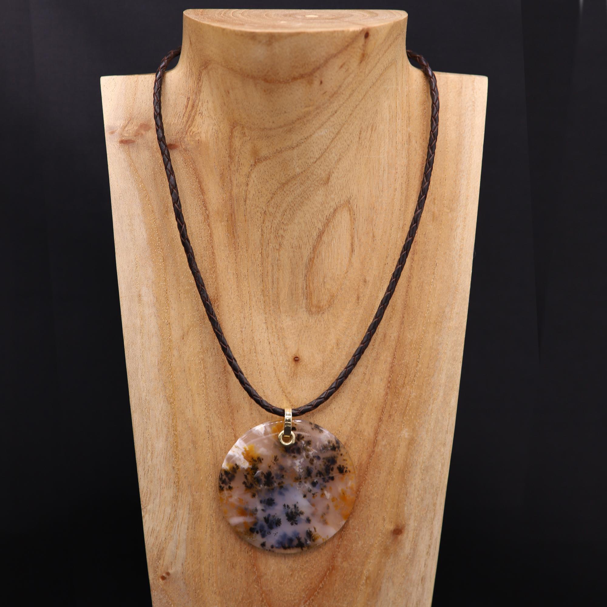 one-of-a kind- natural beatiful Moss Agate stone Necklace.
all parts are 14k Yellow Gold and Italian-made leather cord.
Adjustable length 17' - 19' inch and all in between. cord is dark brown.
Dendritic Moss-Agate is round 2' inch in diameter-