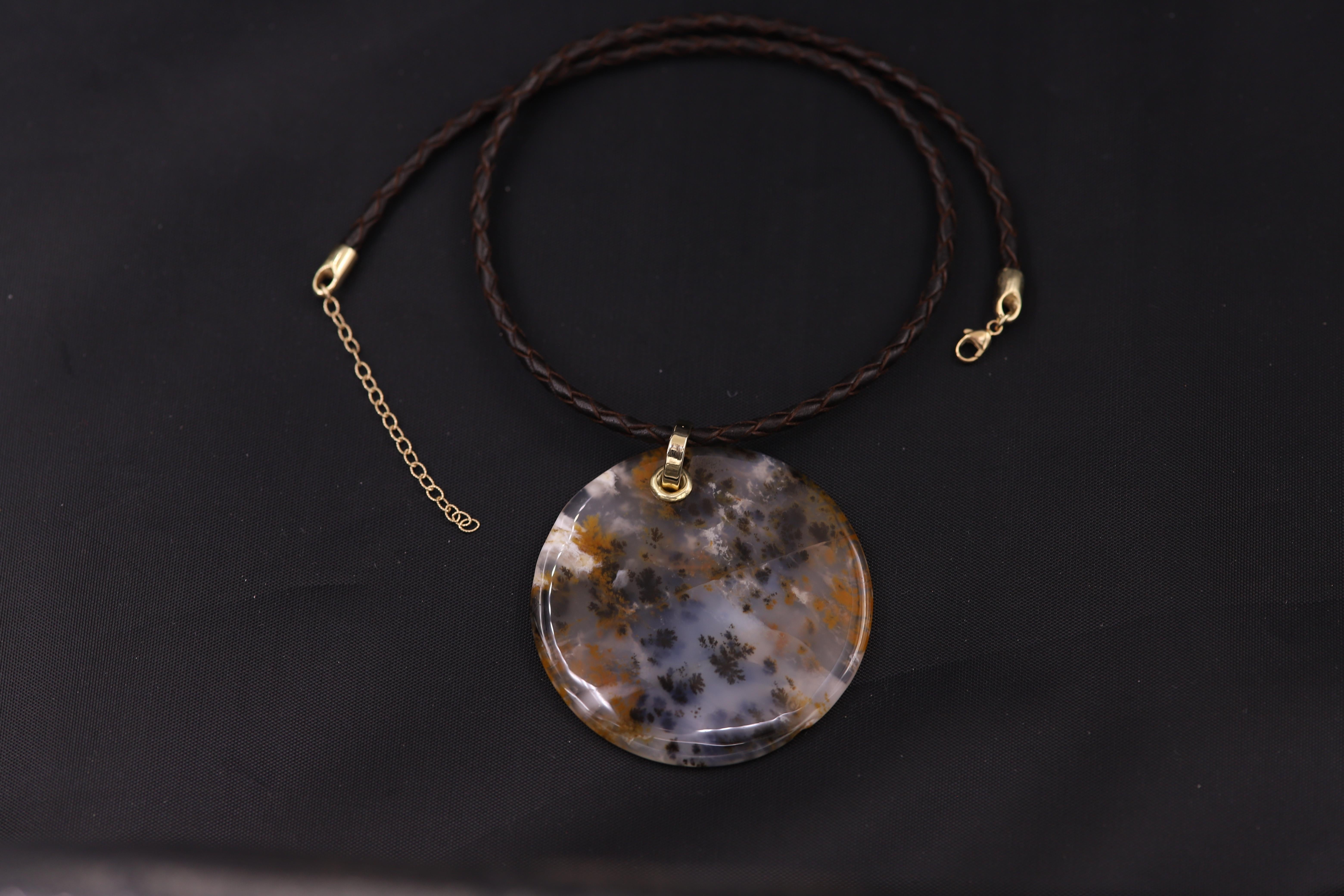 Dendritic Moss Agate Necklace Round Natural Stone 14 Karat Yellow Gold & Leather For Sale 1