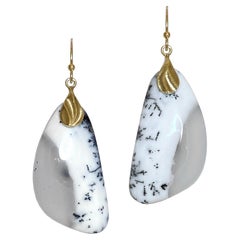 Boucles d'oreilles en forme de galets en or jaune 14 carats et opale de K.Mita
