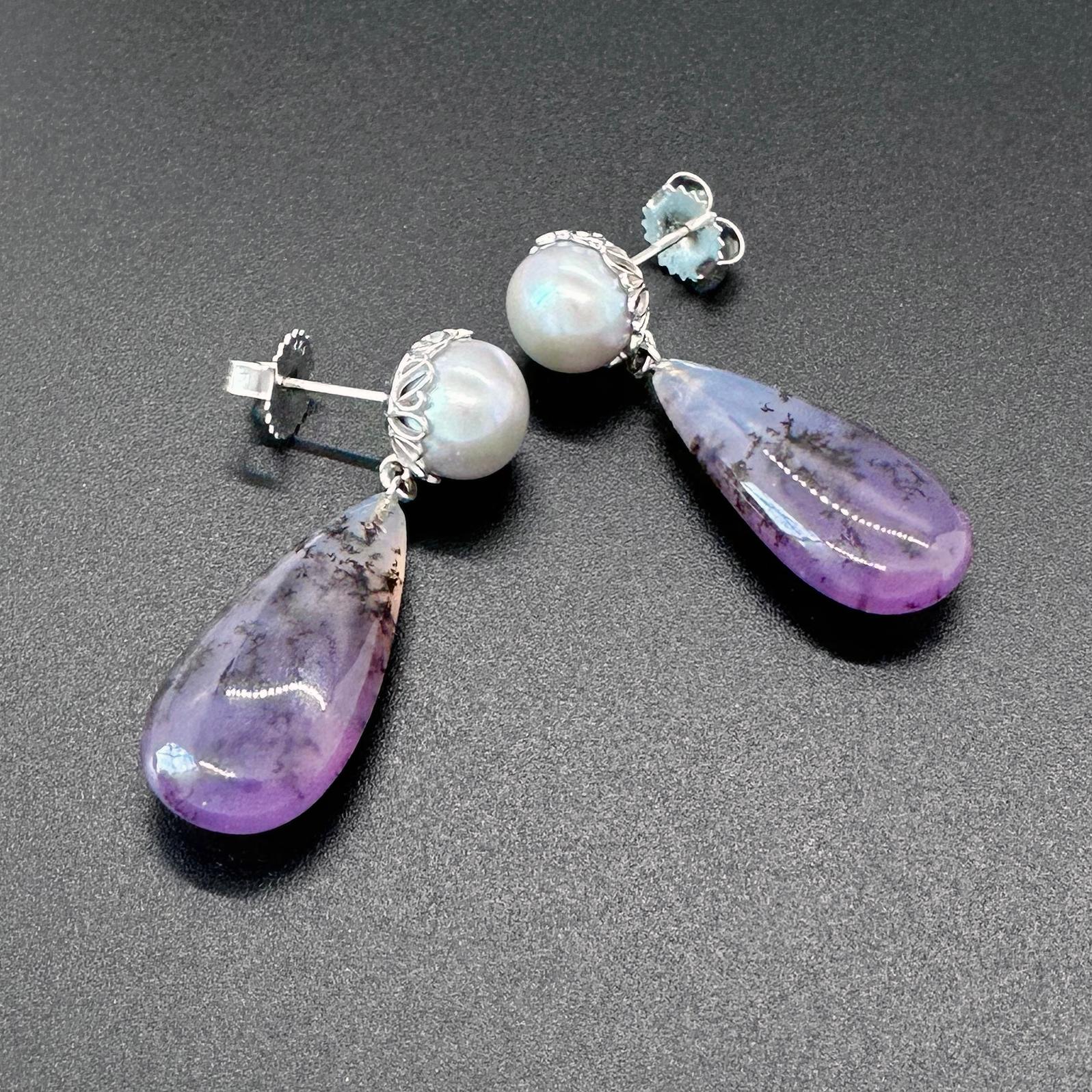 Dendritic purple chalcedony, grey button pearl, and 14k white gold drop earrings For Sale 1