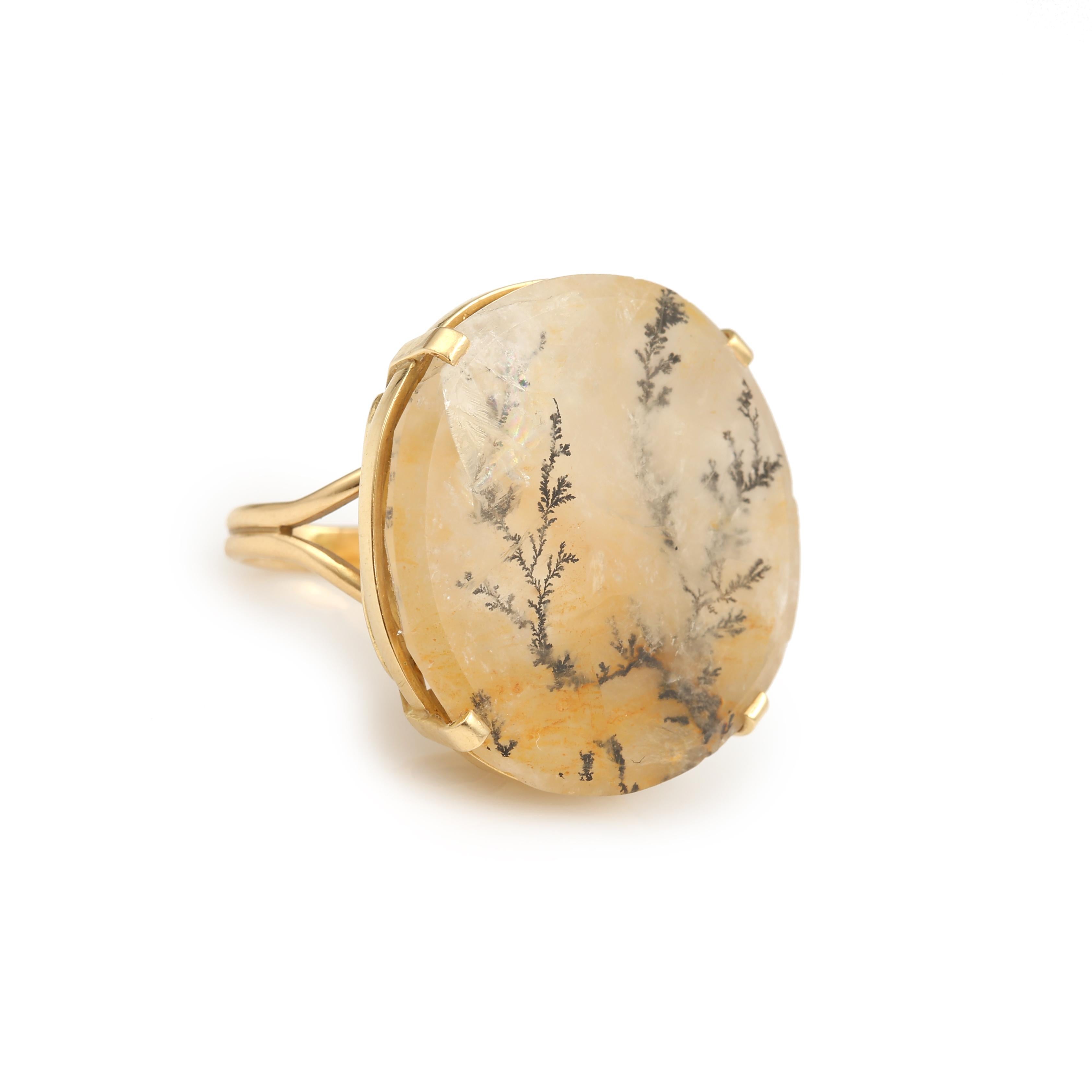 Original yellow gold cocktail ring set with a large plate of dendritic quartz.

Estimated weight of quartz: 46.50 carats

Ring size: 26.84 x 26.92 x 9.12 mm (1.056 x 1.06 x 0.359 inch)

Finger size: 50 (US: 5 1/4)

Total weight of the ring :