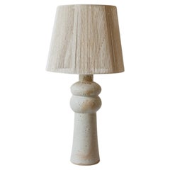 Lámpara de sobremesa de cerámica Deneb Crema Blanca Empolvada by Grès Éditions