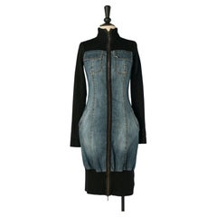 Jeans- und schwarzes Strickkleid von PLEIN SUD