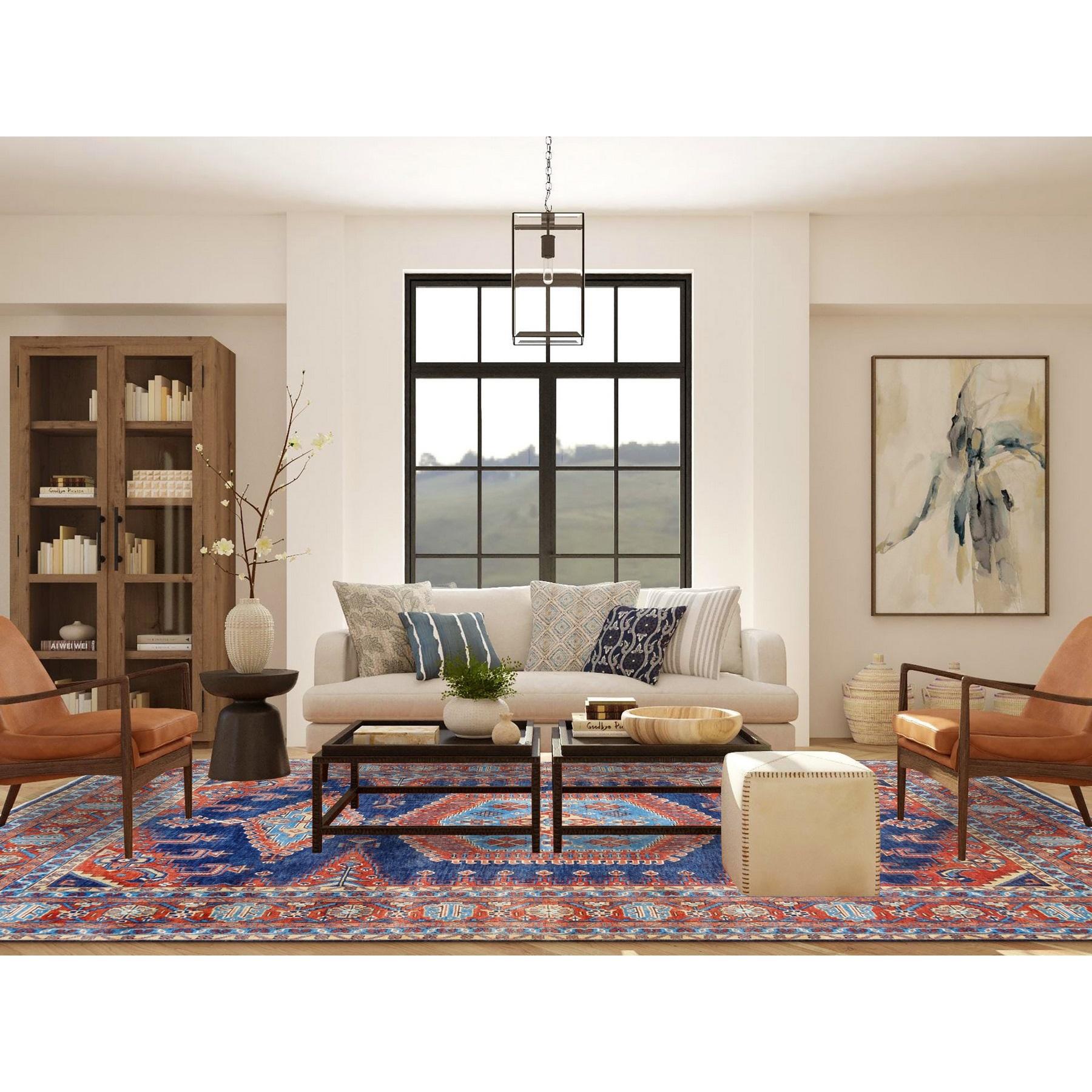 Dies ist eine wirklich echte one-of-a-kind Bio-Wolle persischen Viss Design handgeknüpft Denim Blue mit Pop of Red Oriental Rug. Es wurde monatelang in der jahrhundertealten persischen Webtechnik von erfahrenen Handwerkern geknüpft.
Primäre