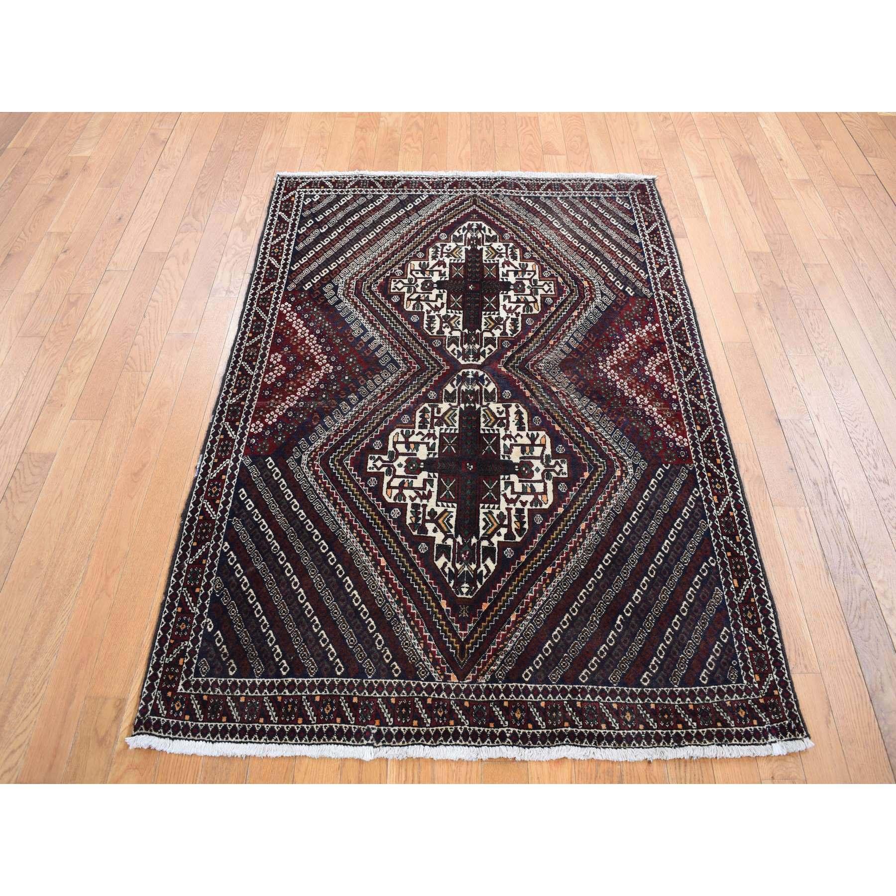 Ce fabuleux tapis noué à la main a été créé et conçu pour une résistance et une durabilité accrues. Ce tapis a été fabriqué à la main pendant des semaines selon la méthode traditionnelle qui est utilisée pour faire des
Taille exacte du tapis en