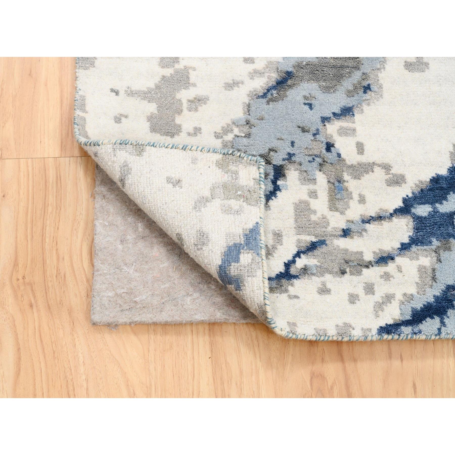 Noué à la main Tapis noué à la main en laine et soie bleu avec motif abstrait taupe 10'x10'1