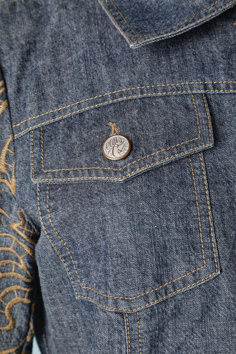 Denim-Jacke mit durchsichtigen Stickereien auf den Ärmeln von Christian Lacroix Jeans  im Zustand „Hervorragend“ im Angebot in Saint-Ouen-Sur-Seine, FR
