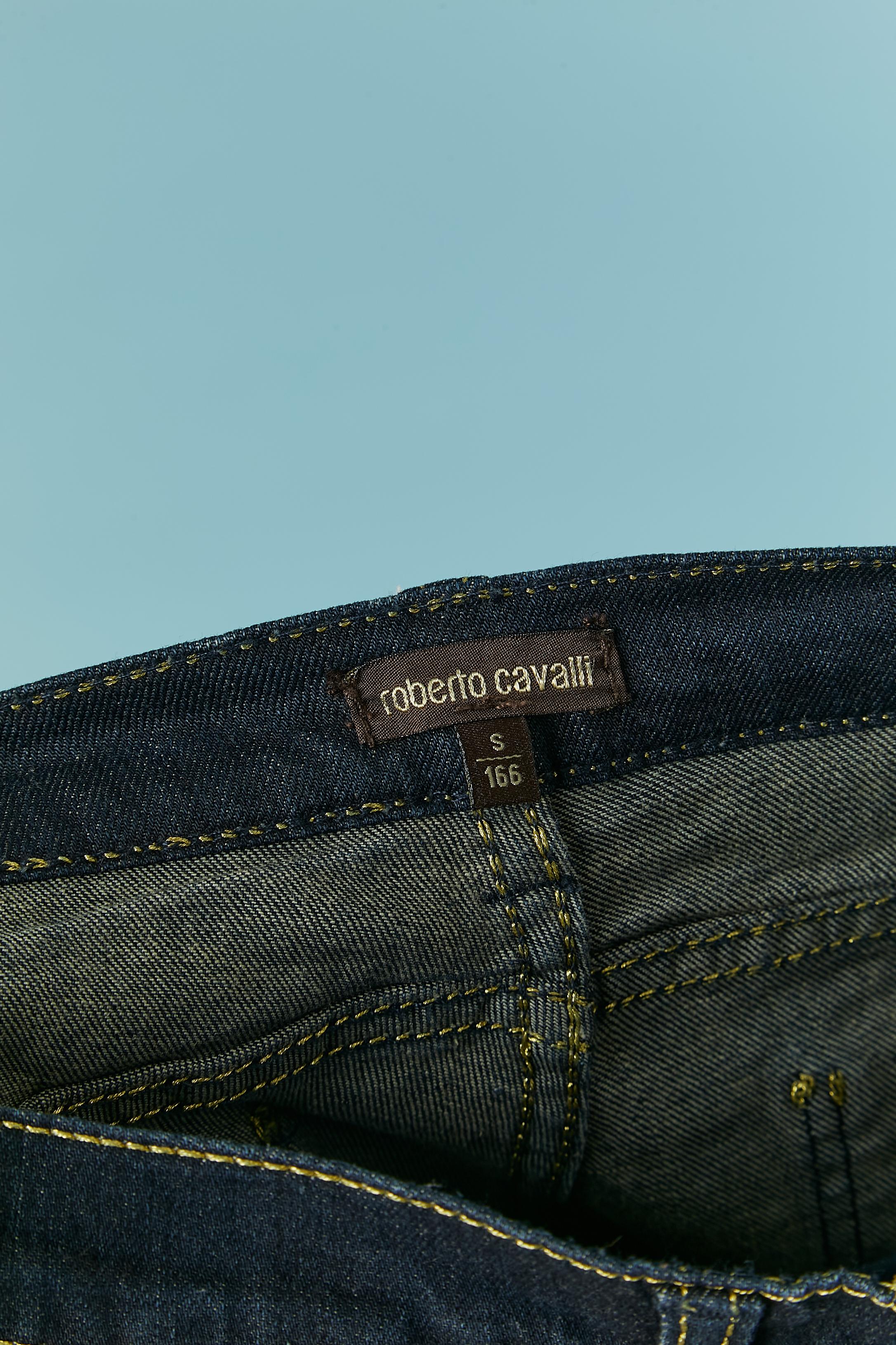 Jean en denim avec surpiqûres en lurex doré et taille à rabat en sequins Roberto Cavalli en vente 1