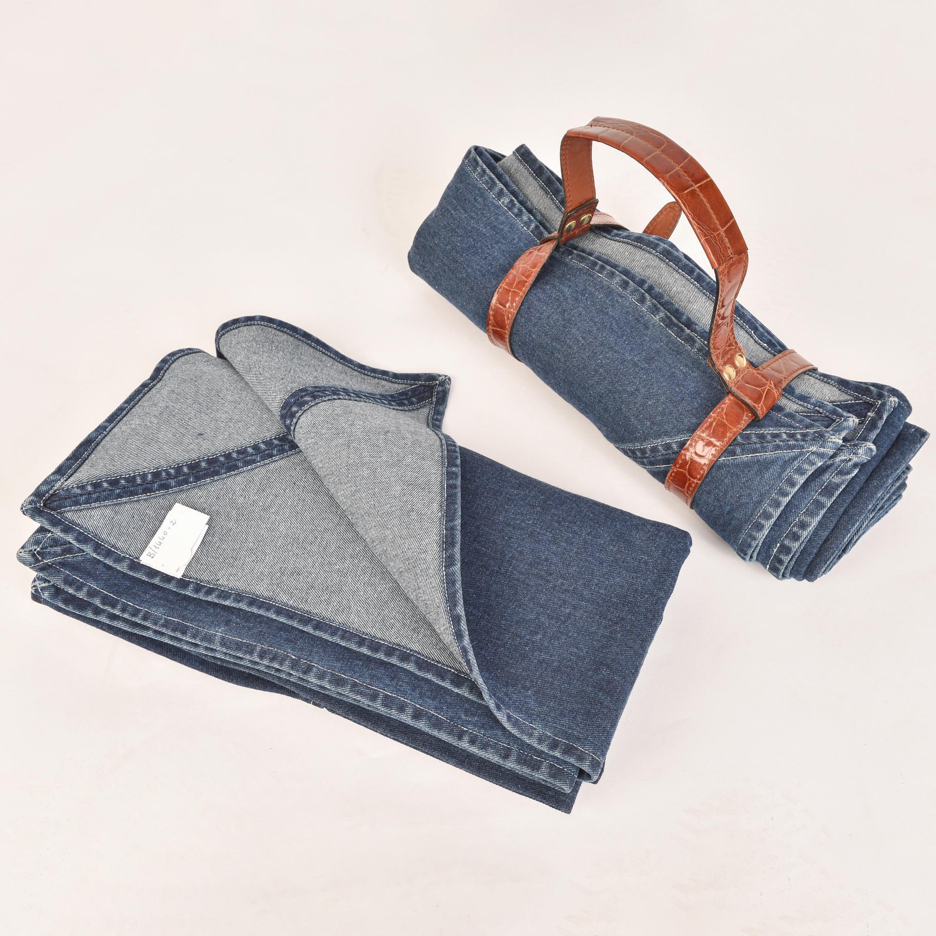 Denim-Tischdecke mit Tischtuchriemen (Handgewebt) im Angebot