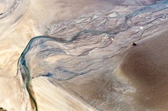 Donde el agua se encuentra con la arena - Fotografía aérea abstracta de paisaje en edición limitada