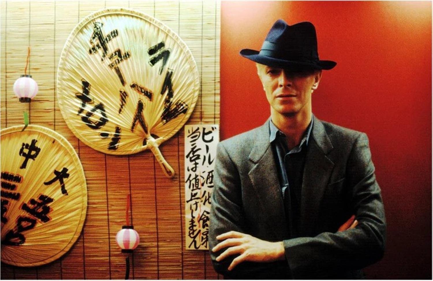 David Bowie, Hong Kong, 1983.

Impreso por encargo en papel Hahnemühle Photo Rag 308gsm Fine Art por un impresor certificado por Hahnemühle en Londres

Todos los tamaños y ediciones disponibles:
16" x 20" 
20" x 24" 
30" x 40" 
40" x 60" 
Edición