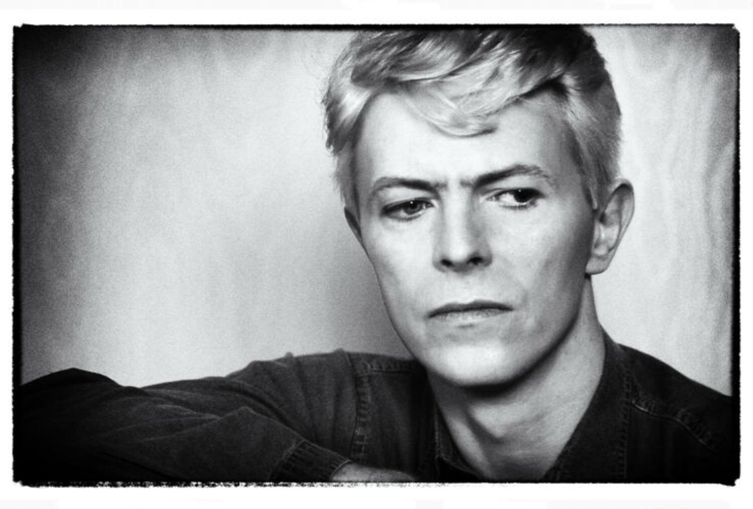 "David Bowie, Vancouver, Kanada, 1983".

Auf Bestellung gedruckt auf Hahnemühle Photo Rag 308gsm Fine Art Paper von einer Hahnemühle-zertifizierten Druckerei in London

Alle verfügbaren Größen und Ausgaben:
16" x 20" 
20" x 24" 
30" x 40" 
40" x 60"