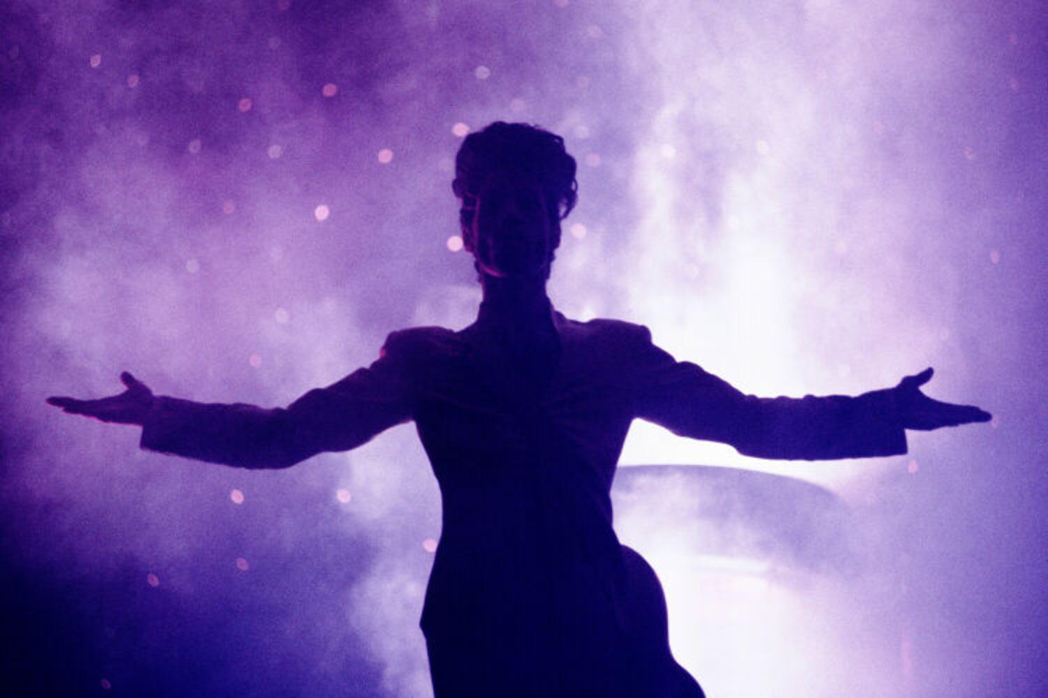 "Prince en el escenario, Earls Court, Londres, junio de 1992"

Impreso por encargo en papel Hahnemühle Photo Rag 308gsm Fine Art por un impresor certificado por Hahnemühle en Londres

Todos los tamaños y ediciones disponibles:
16" x 20" 
20" x 24"