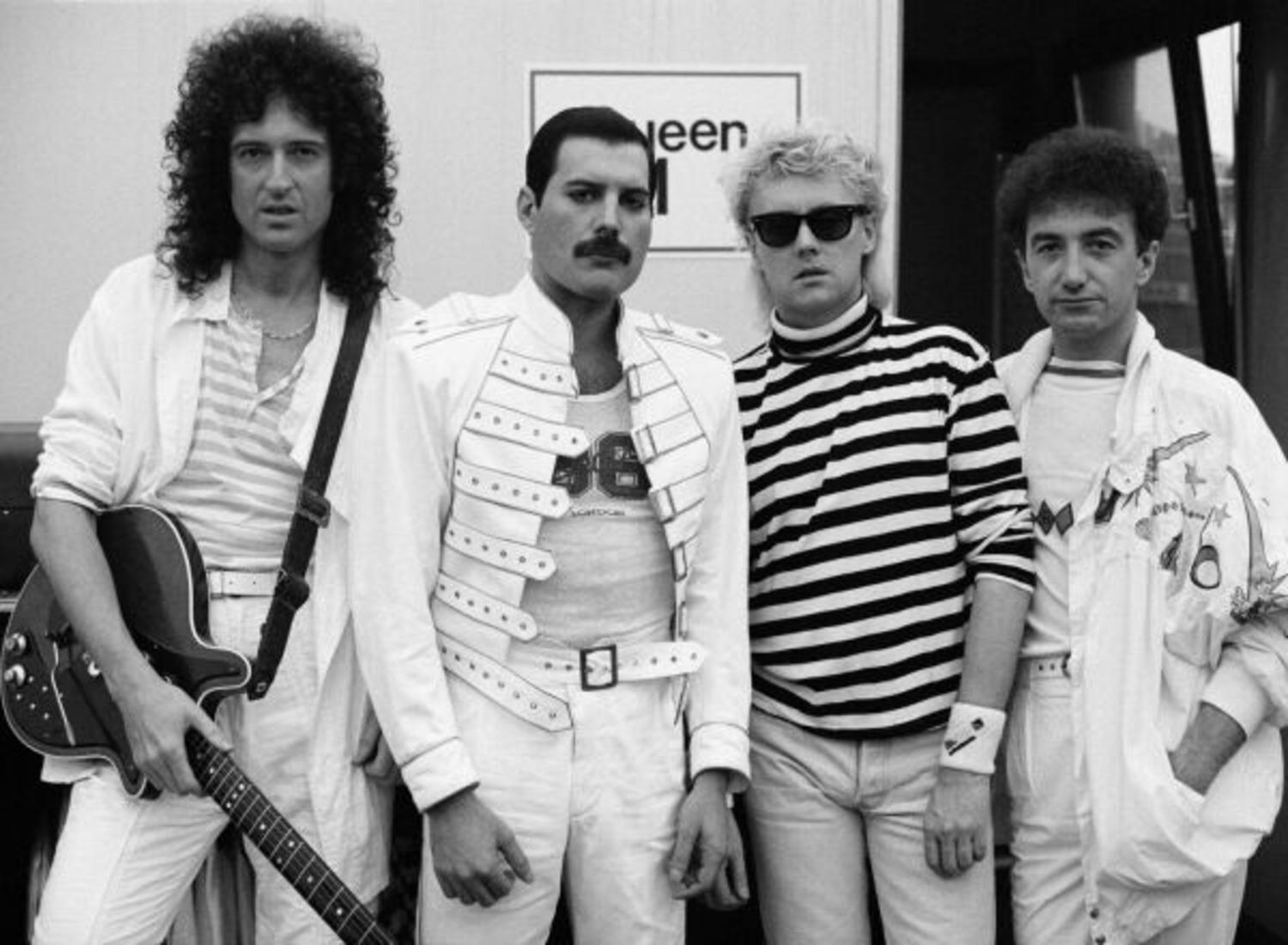 "Queen (Freddie Mercury, Brian May, John Deacon and Roger Taylor) backstage ahead of a show, Mannheim, Germany. 1986."

Printed to order on Hahnemühle Photo Rag 308gsm Fine Art Paper by a Hahnemühle certified printer in London

All available sizes &