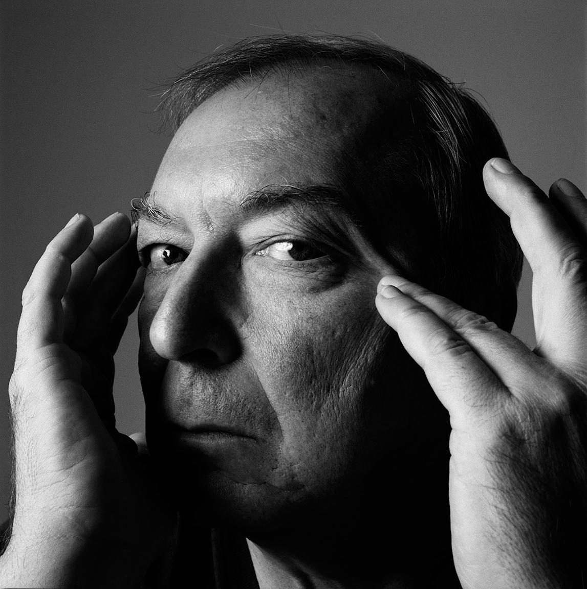 Portrait Photograph di Denis Piel - Jasper Johns, US VOGUE, NYC, 1987
