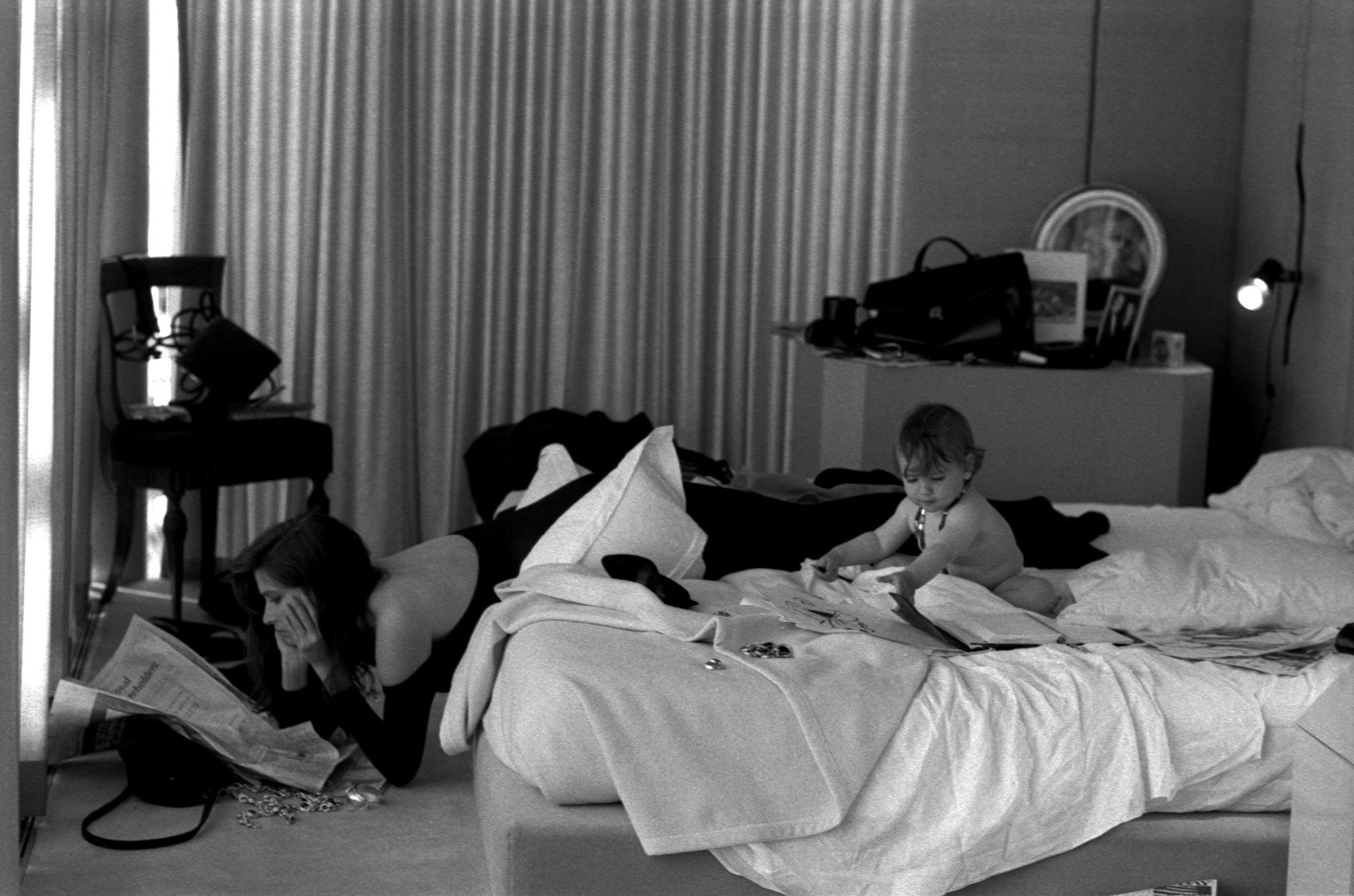 Rosemary (Baby 2), Donna Karan, NYC, 1987 - Photograph de Denis Piel