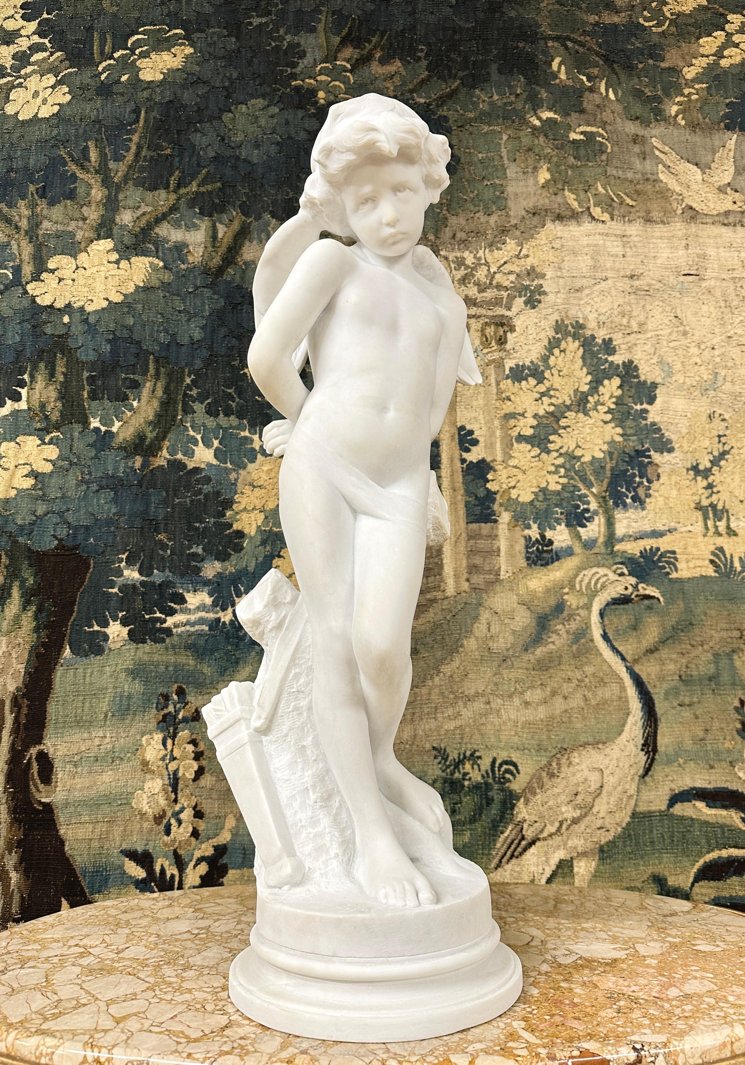 Statue de Cupidon en marbre blanc, signée Denise Delavigne 4
